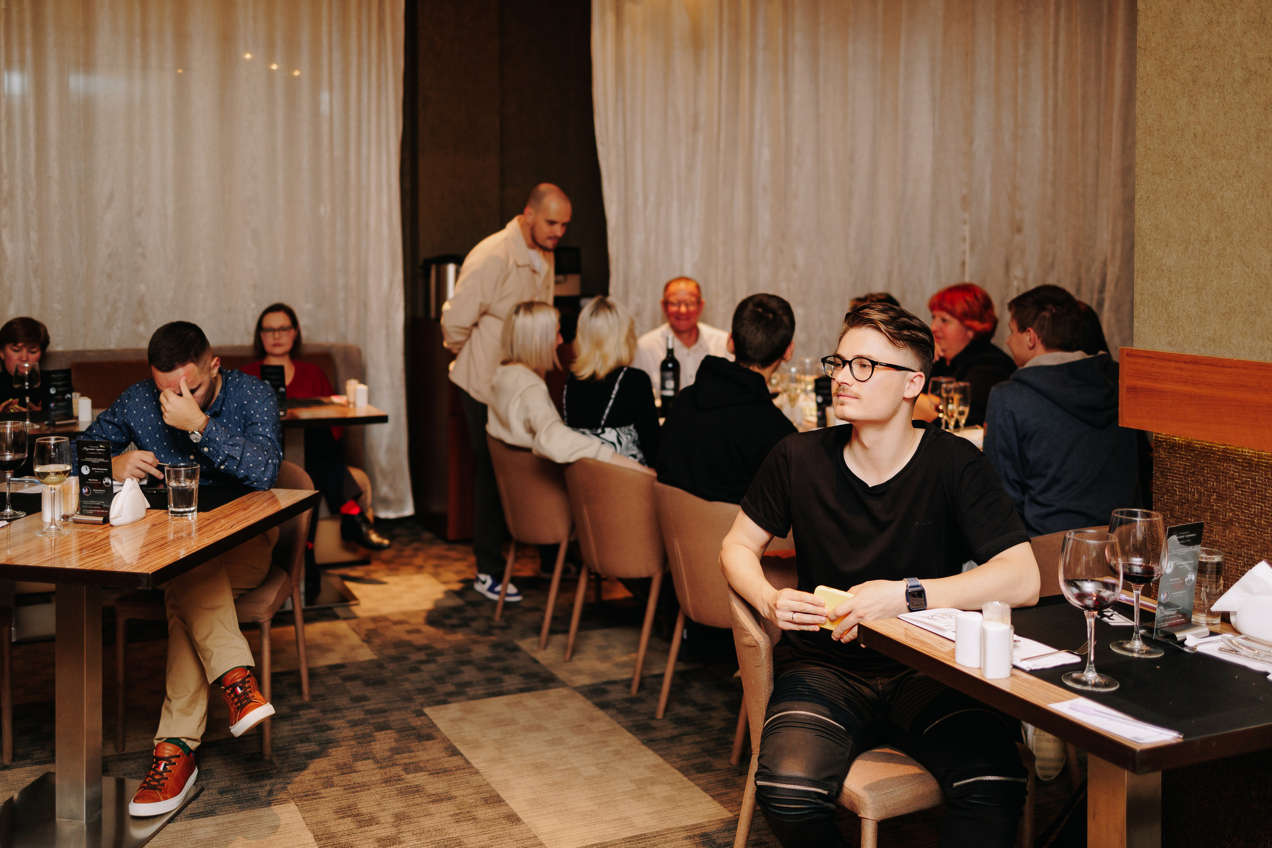 Гастроужин в ресторане FOUR с Денисом Кондратенко. Фото и видео контент за одну съемку — Веретенников Егор