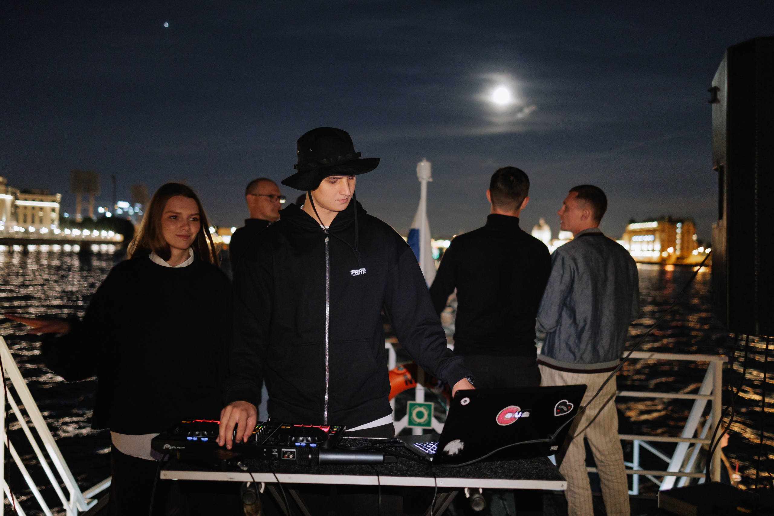 Вечеринка на корабле. Фото и видео контент за одну съемку — Веретенников Егор