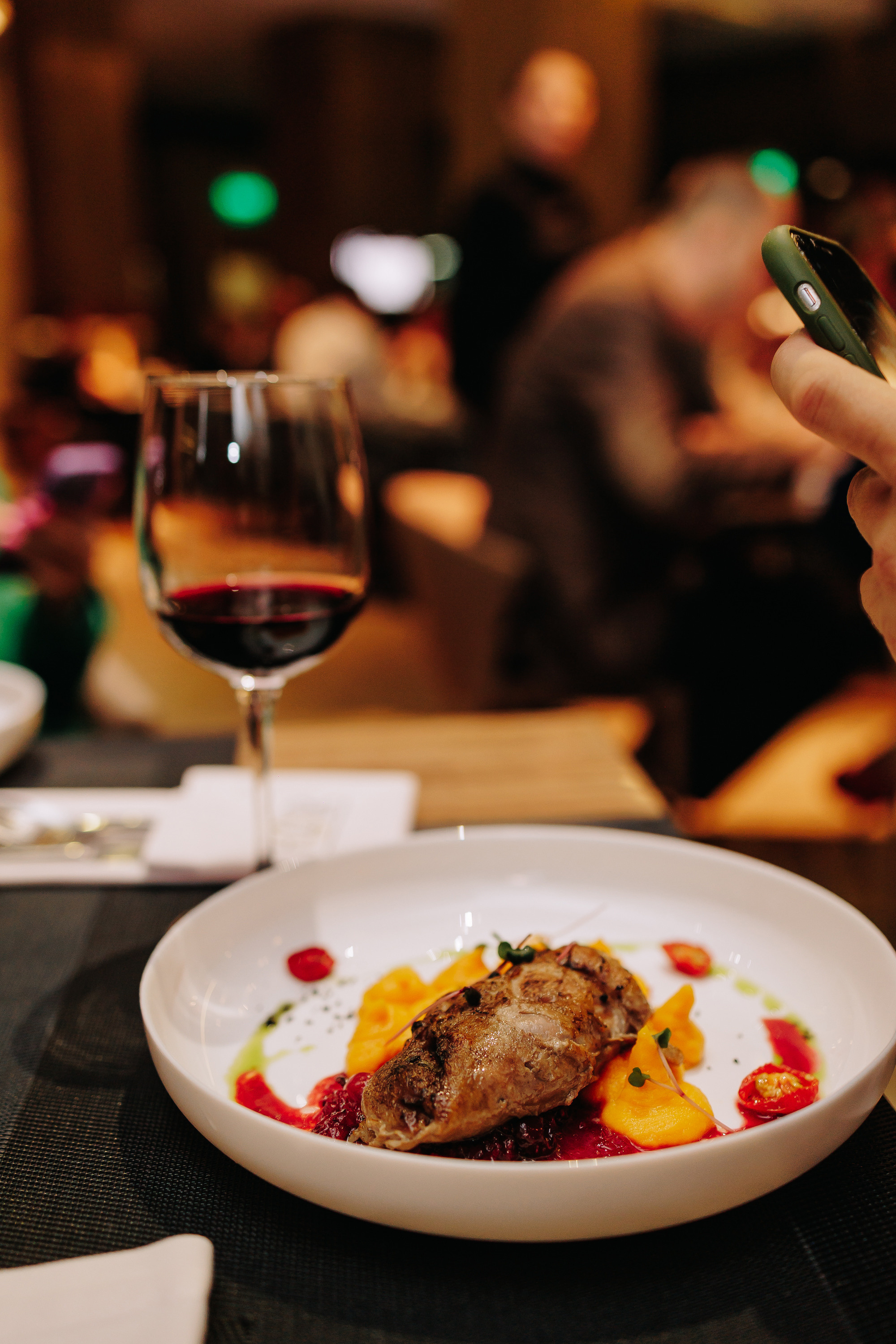 Гастроужин в ресторане FOUR с Денисом Кондратенко. Фото и видео контент за одну съемку — Веретенников Егор