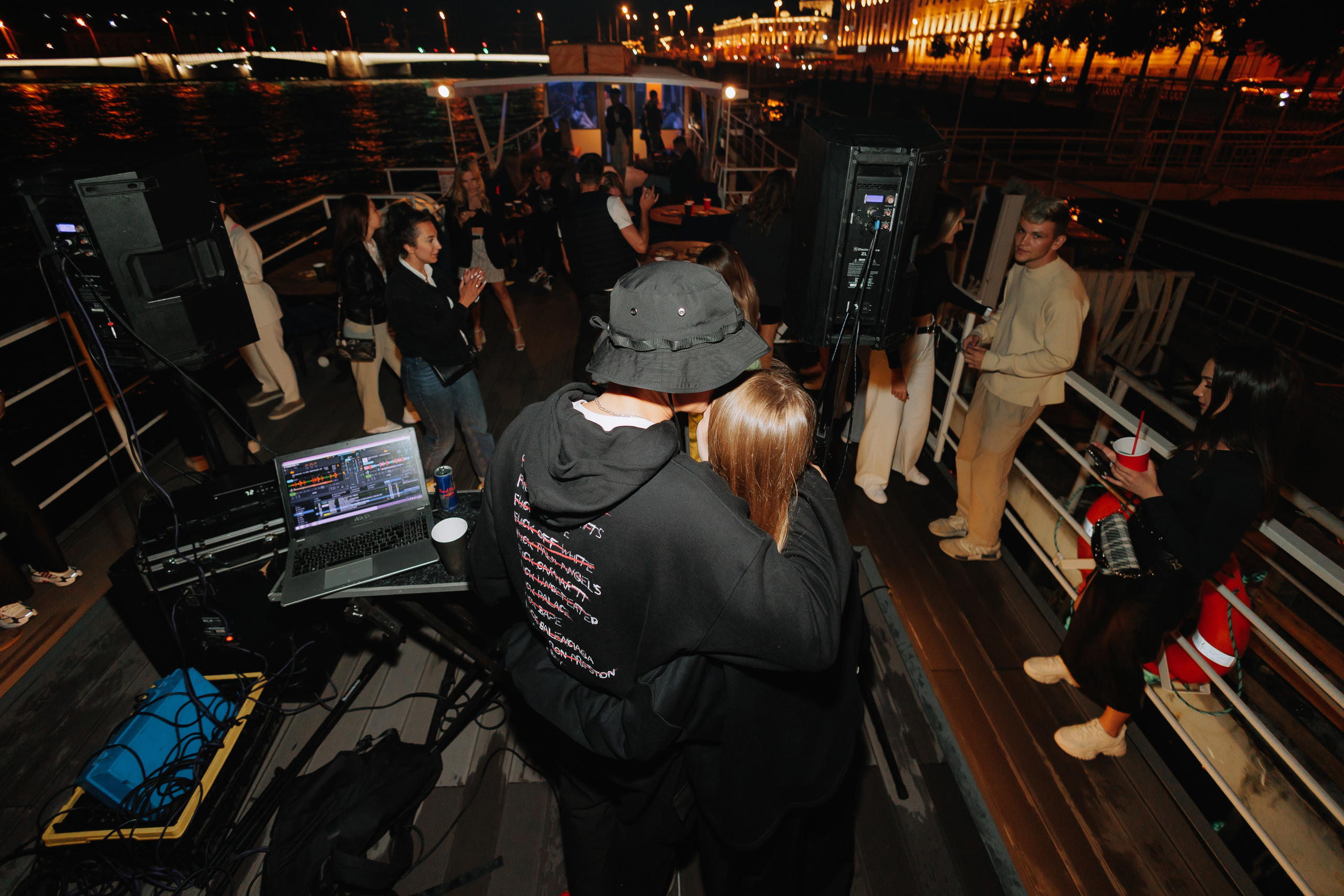 Вечеринка на корабле. Фото и видео контент за одну съемку — Веретенников Егор