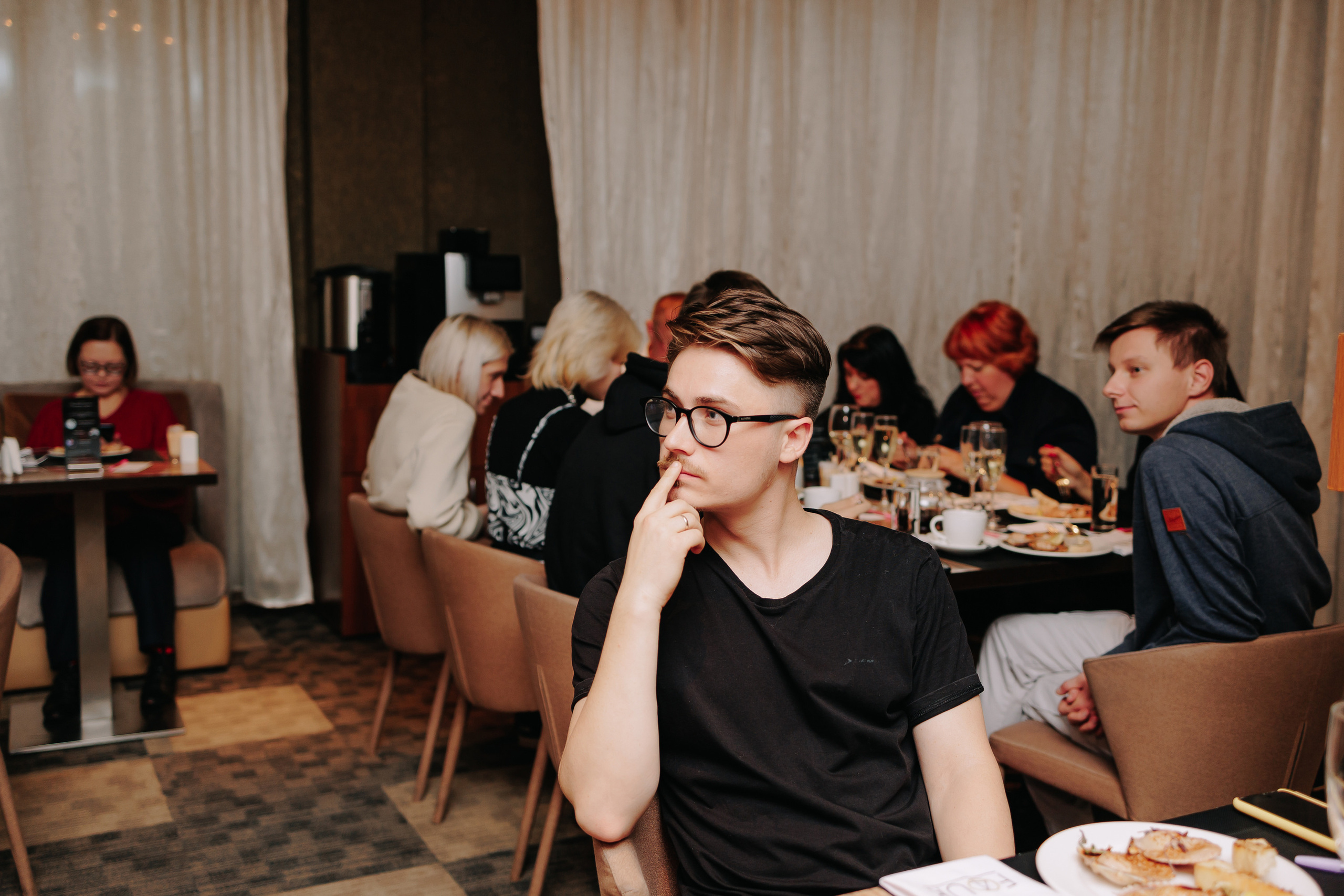 Гастроужин в ресторане FOUR с Денисом Кондратенко. Фото и видео контент за одну съемку — Веретенников Егор