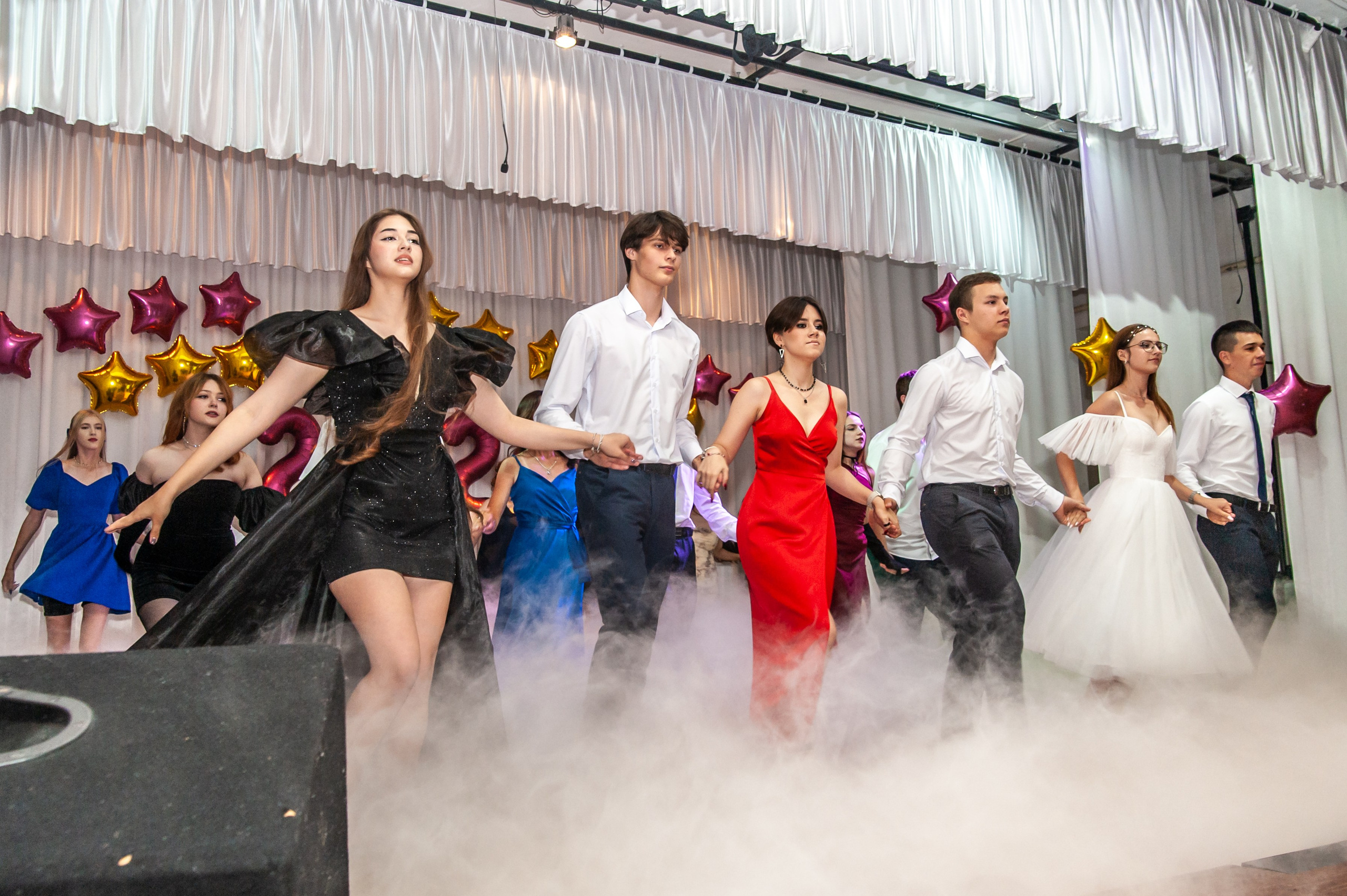 Выпускной МАОУ СОШ № 17 им. Эдуарда Есаяна. Свадебный и семейный фотограф Денис Лукьянов в Краснодаре, Краснодарском крае и Республике Крым