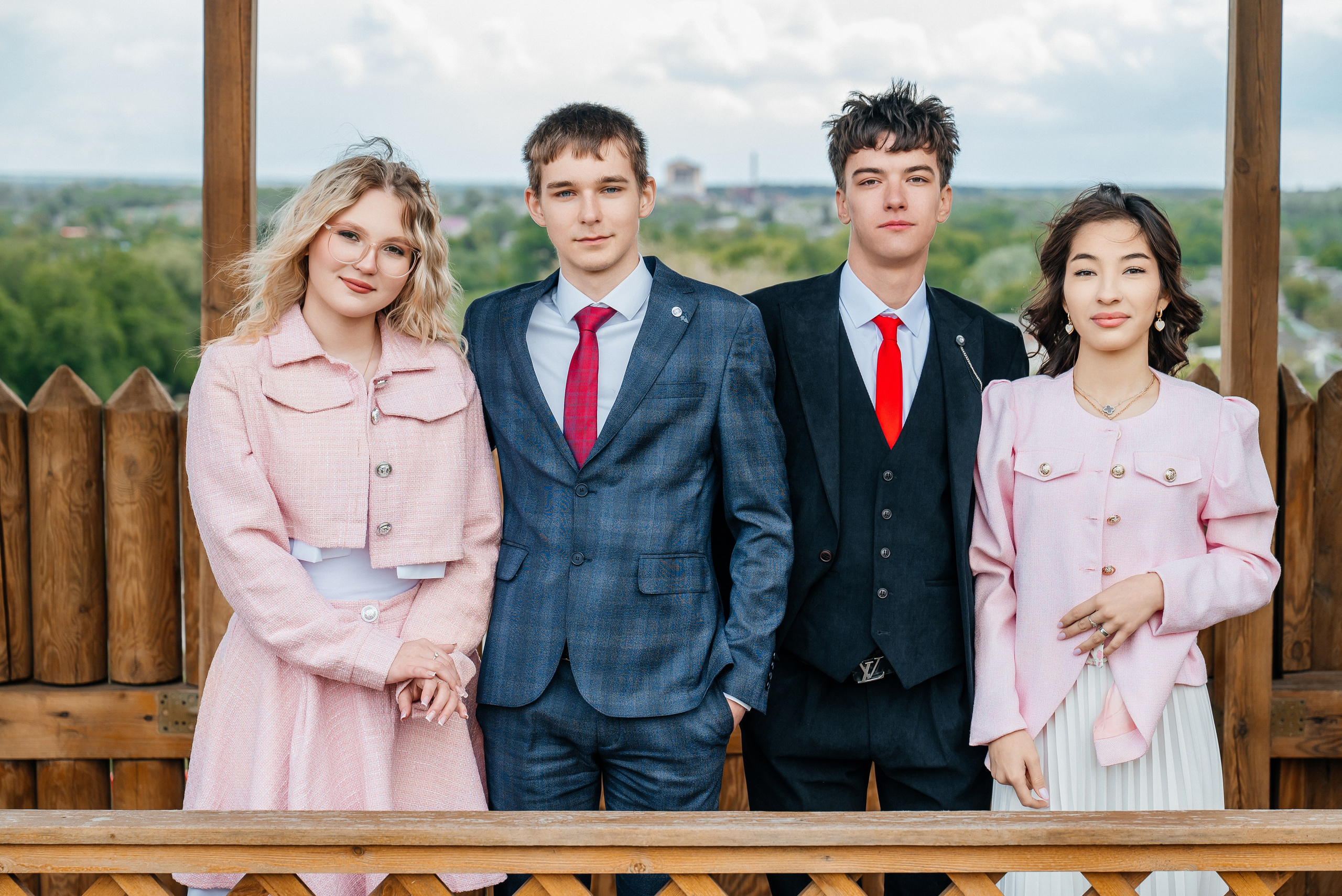 Группы. Школьный фотограф в Валуйках. Фотосессии для выпускников и изготовление выпускных альбомов в городе Валуйки и в Белгородской области