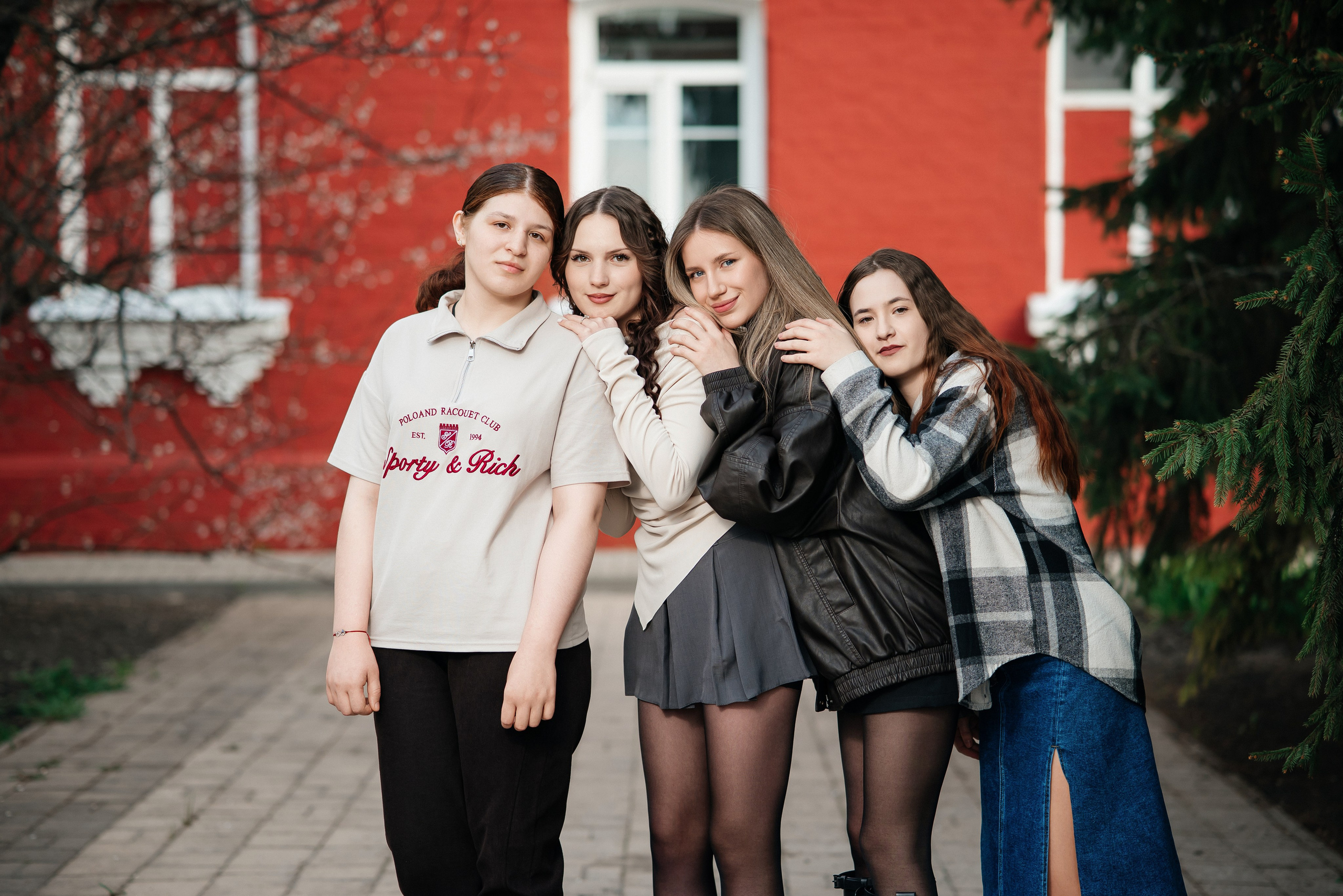 Студенческая весна. Школьный фотограф в Валуйках. Фотосессии для выпускников и изготовление выпускных альбомов в городе Валуйки и в Белгородской области