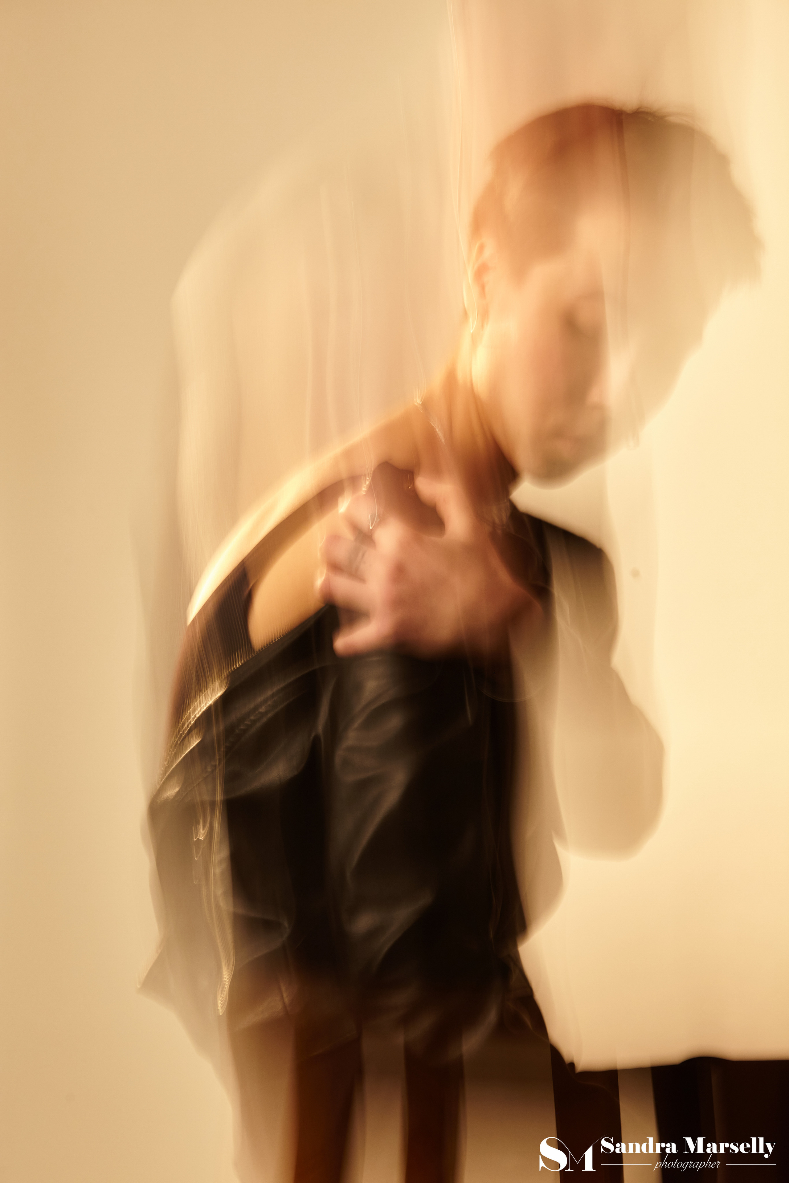 Мульэкспозиция девушка в кожанке