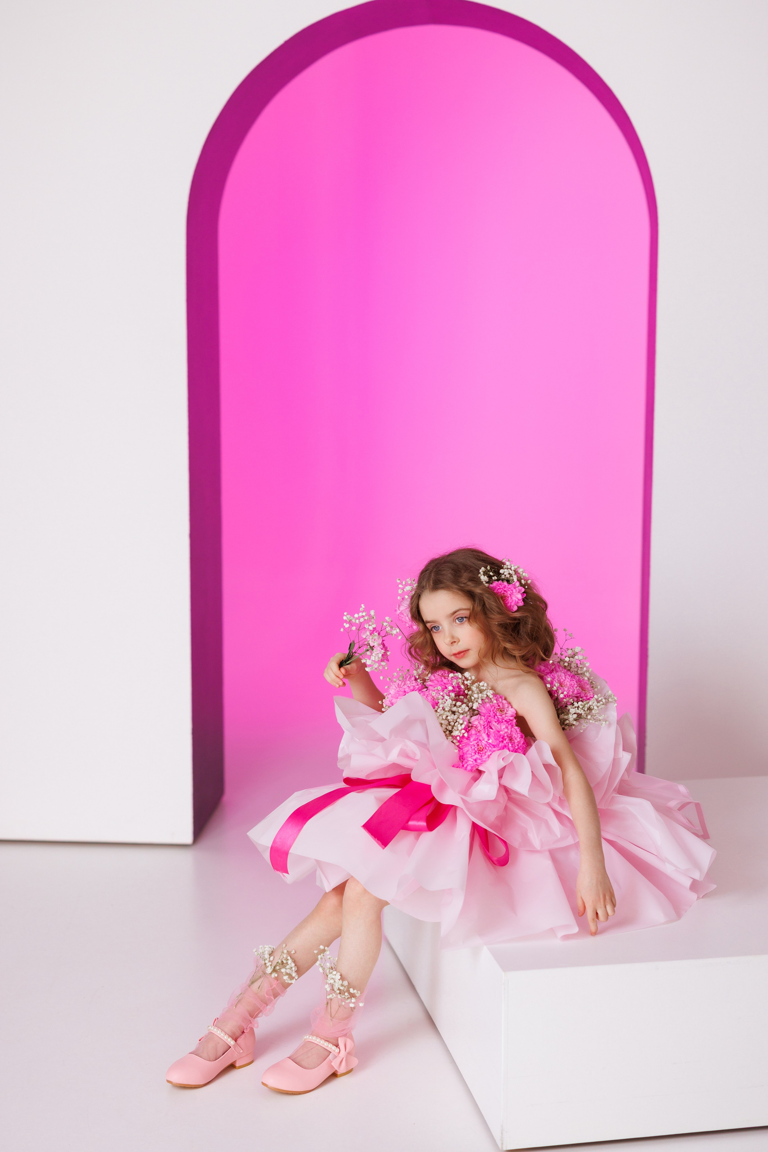 Фотосессия для девочек в форме букета с живыми цветами. Семейный и детский фотограф в Краснодаре Анна Трашкова