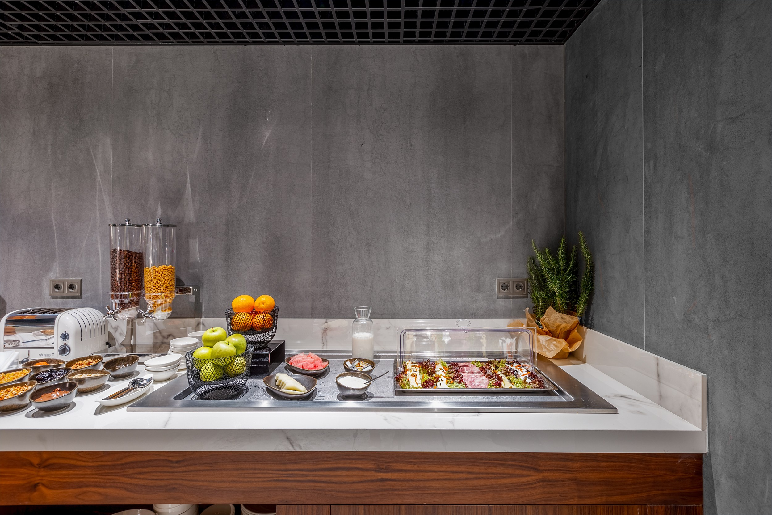 HOTEL PIAZZA EPIGRAPH (BATUMI). Режиссёр, клипмейкер, фотограф — Андрей Охота