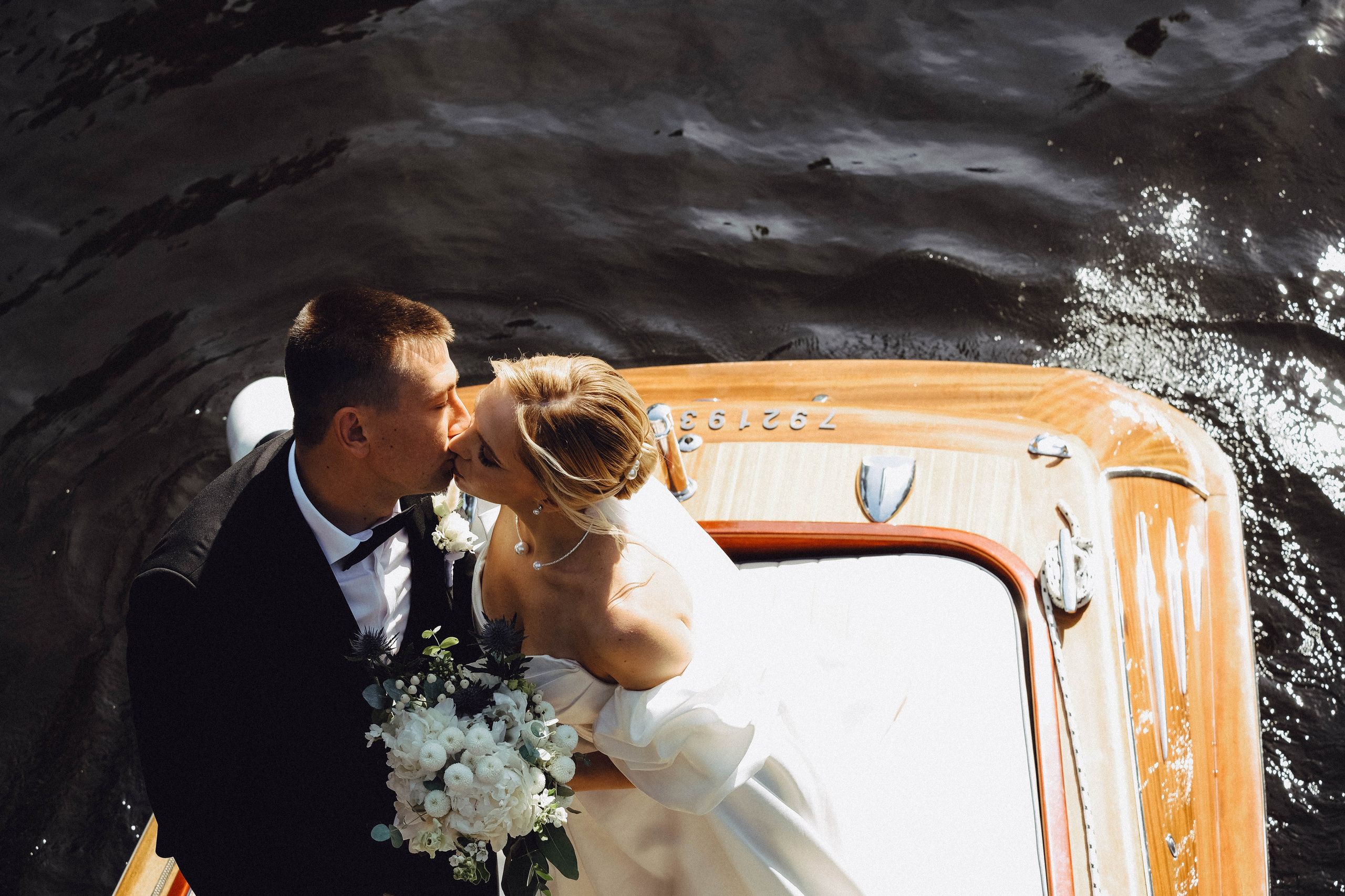 СВАДЕБГНАЯ ПРОГУЛКА ПО КАНАЛ САНКТ-ПЕТЕРБУРГА НА КАТЕРЕ. Профессиональный фотограф, Санкт-Петербург — Виктория Богомолова