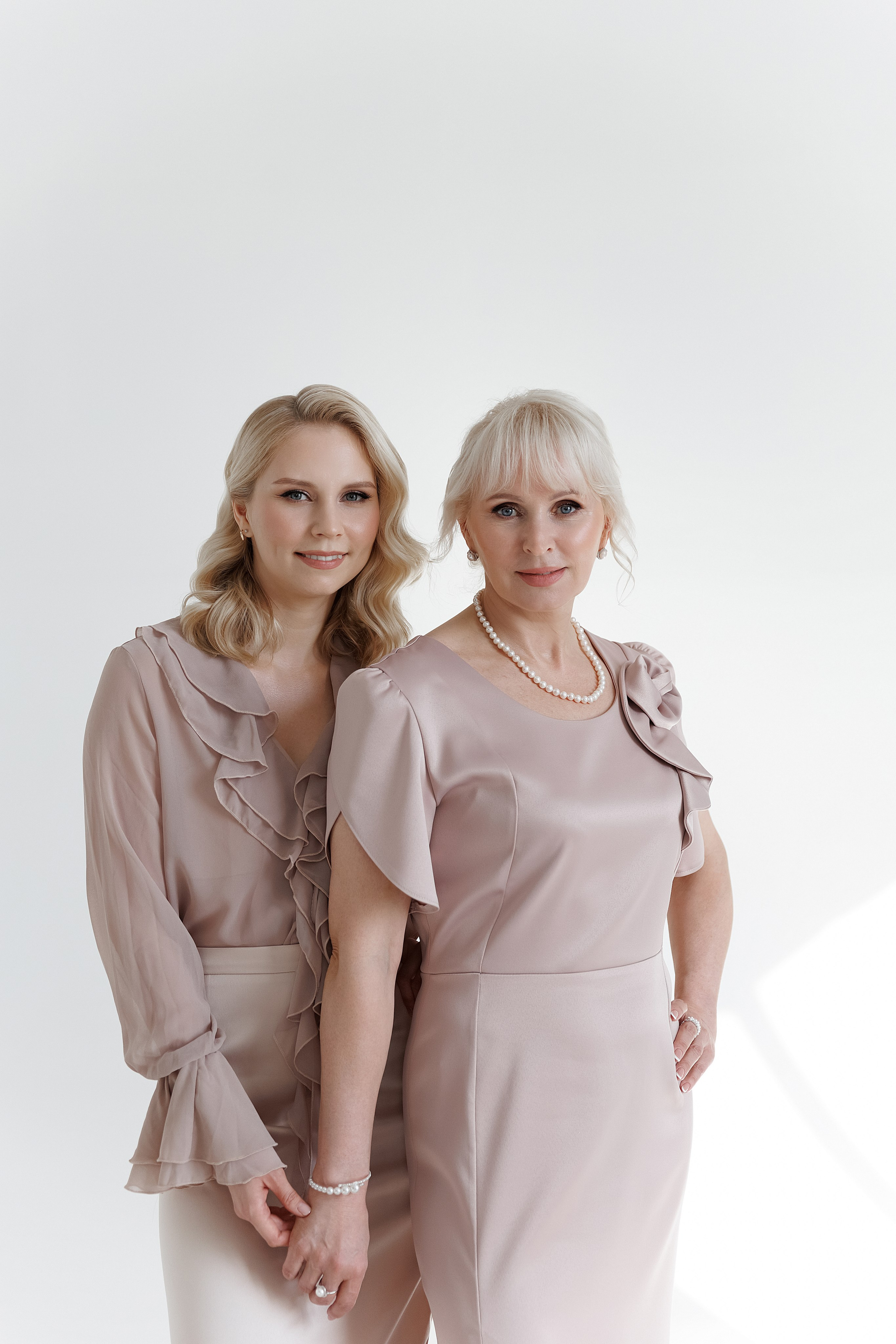 Диана с мамой в студии. Свадебный фотограф в Пскове и Санкт-Петербурге | Анна Голикова