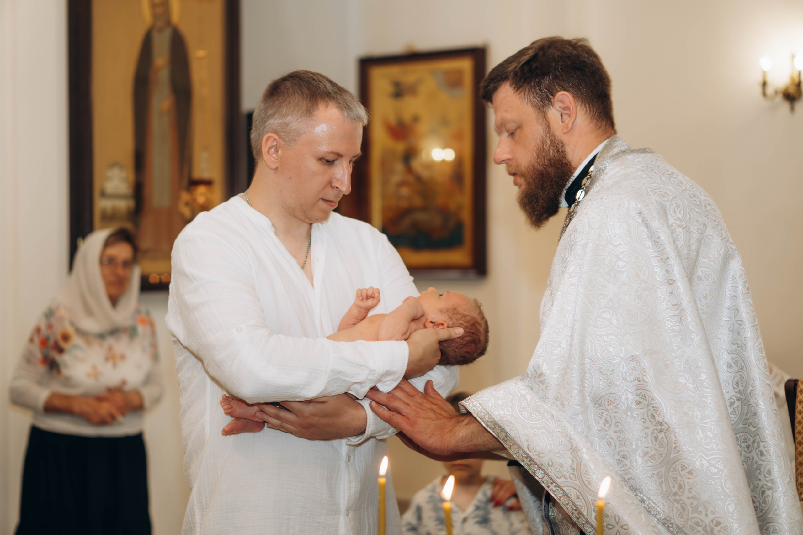 Крещение Тихона Церковь Почаевской иконы Божией Матери в Салтыковке. Фотограф Москва Валерия Веденина