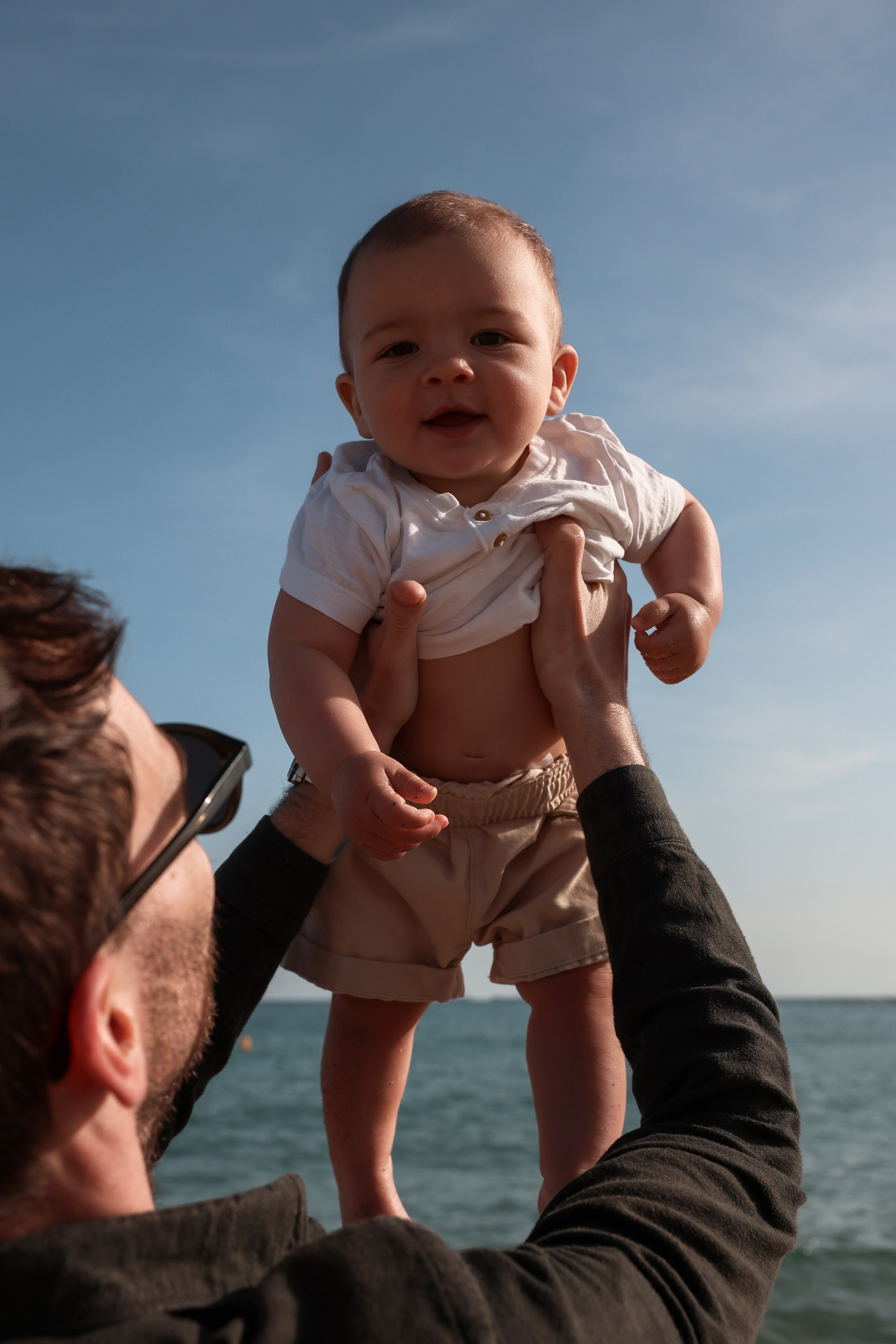 Family pizza at the sea. Natalia Zhuravleva|family, newborn, maternity photographer in Barcelona