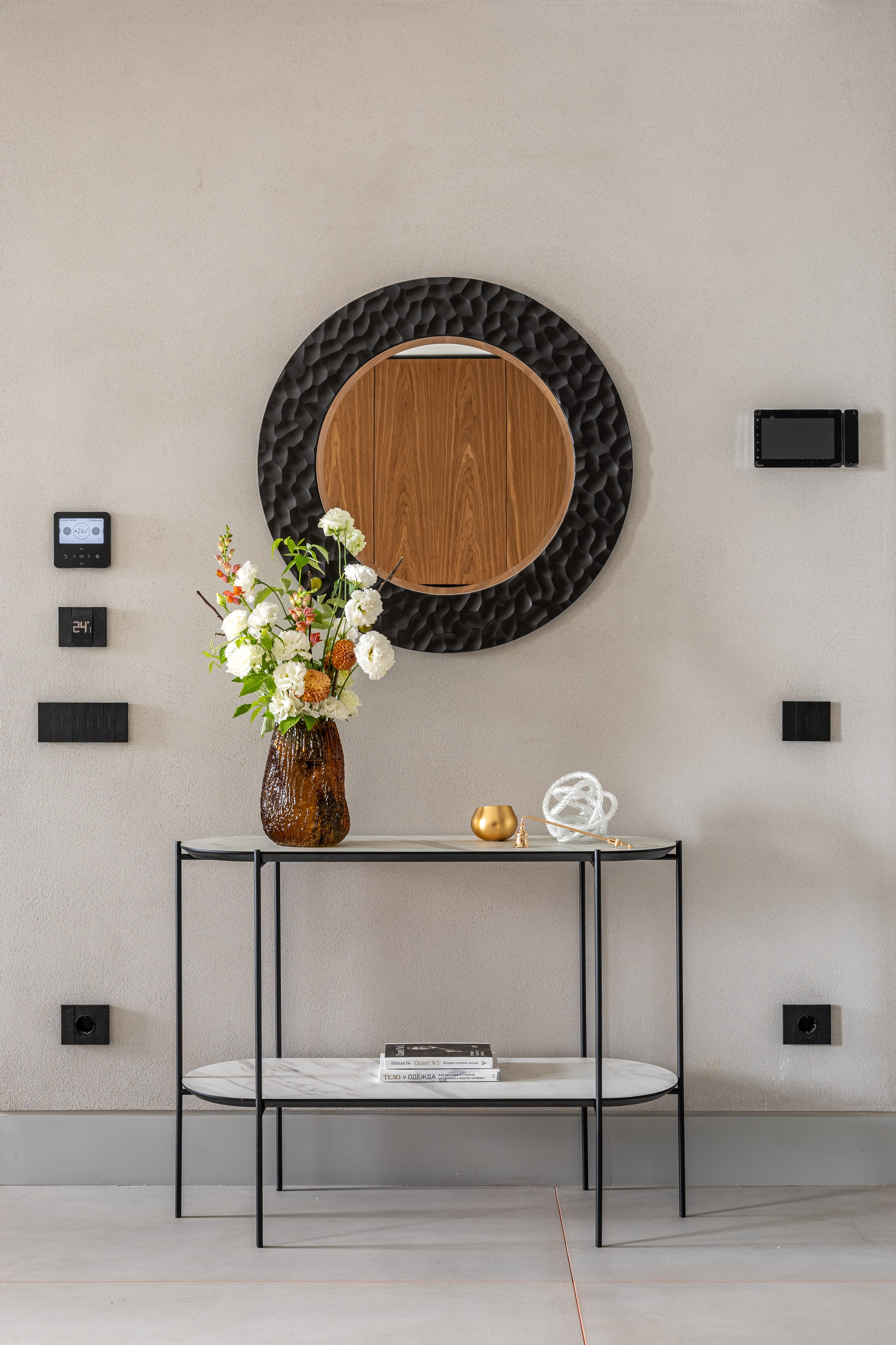 Лаконичный calm modern с арт-деталями в ЖК «Поклонная 9». Veselinskiy| Интерьерный фотограф | Москва