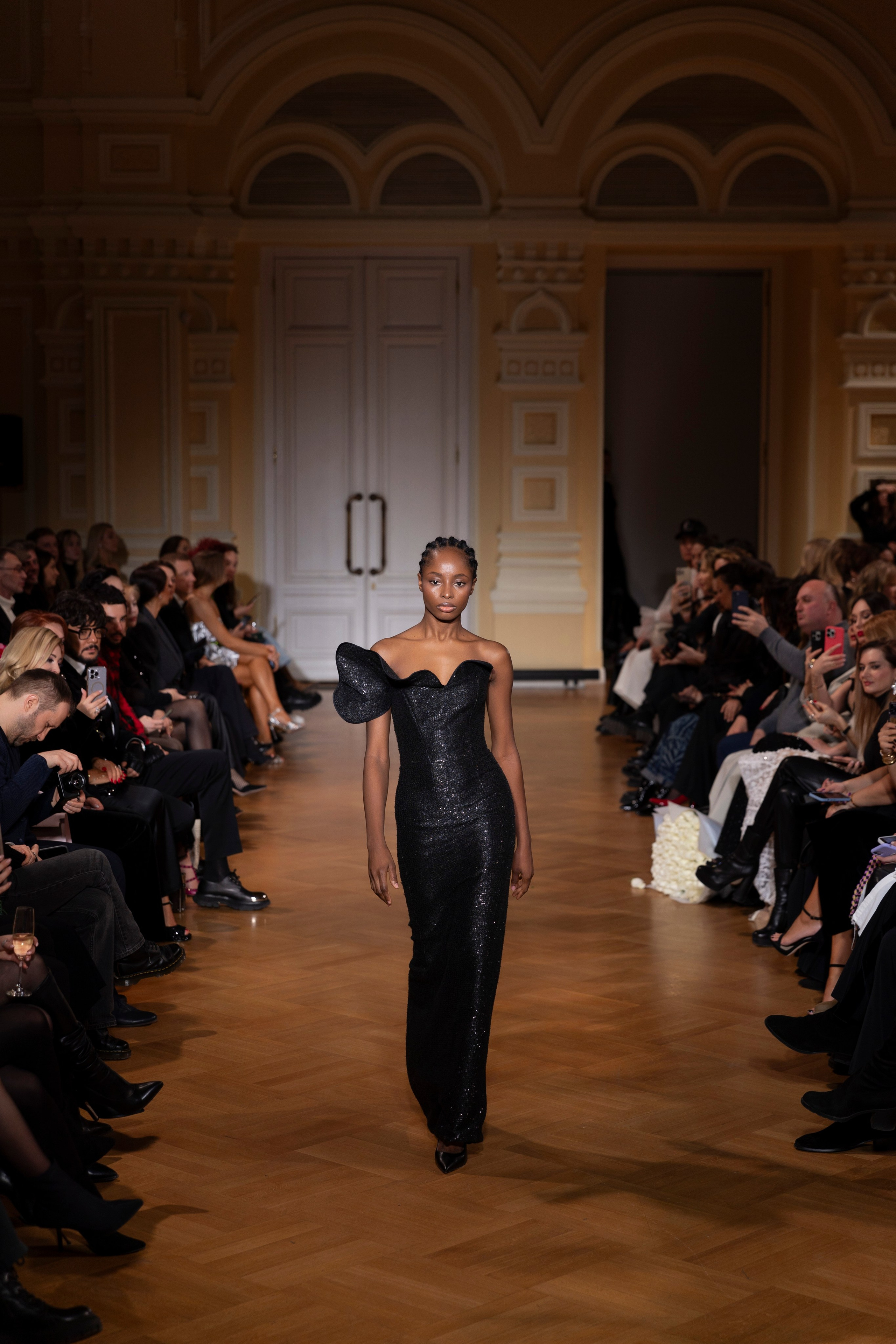 CANACH fashion show by Artashes Oganian, GUM, Moscow. «Птичка на проводе»: информационный портал в Москве