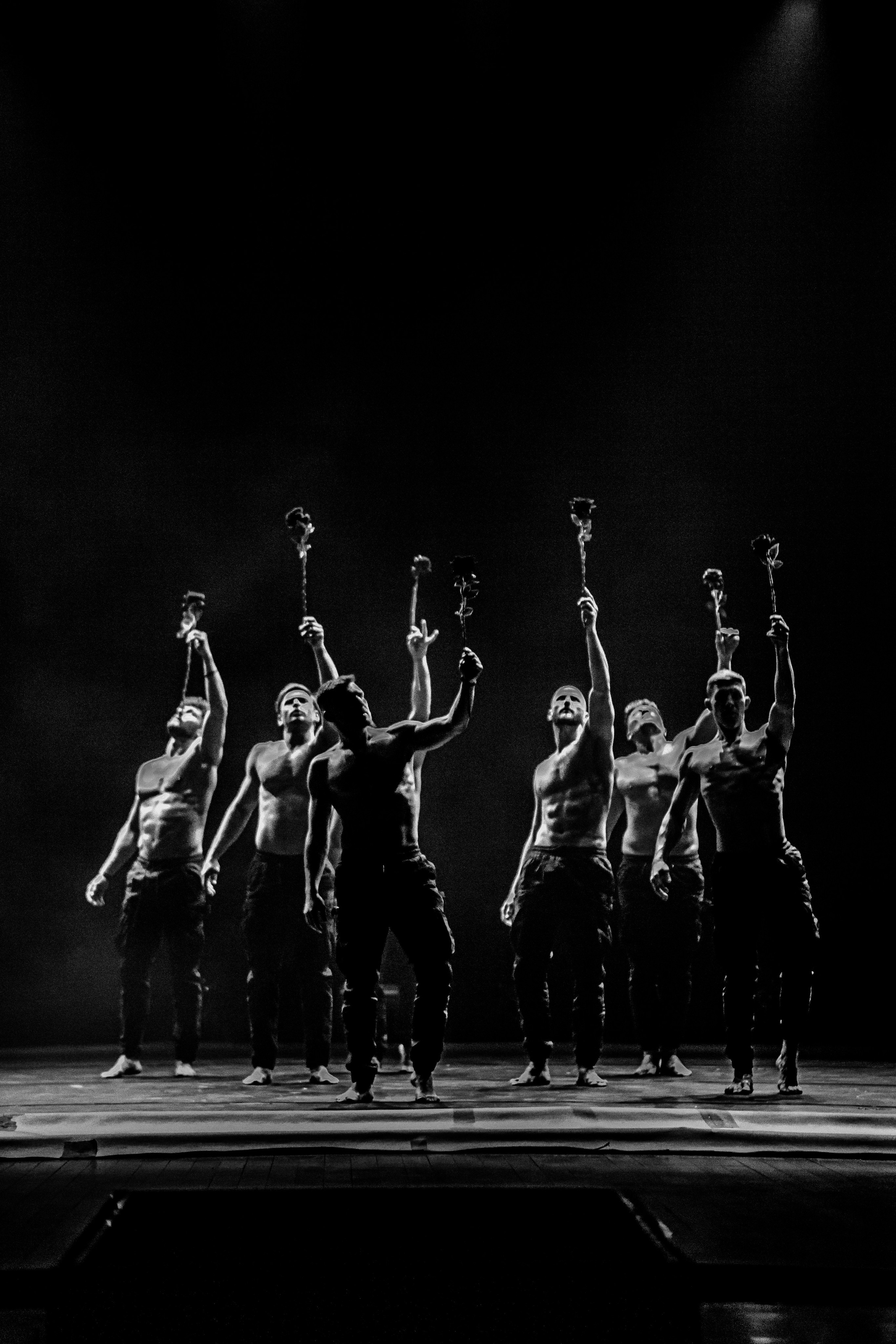 Шоу «Под дождём» 03 / 2025. ФОТОГРАФ ЕКАТЕРИНБУРГ