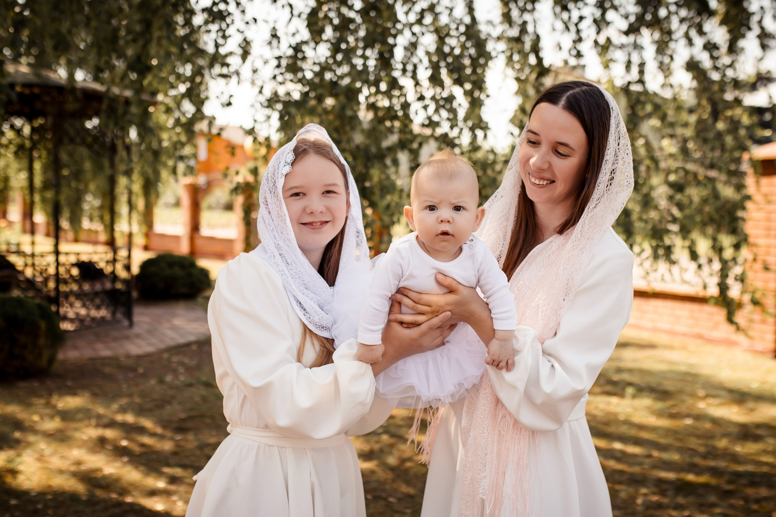 Крещение Милании и Эмилии