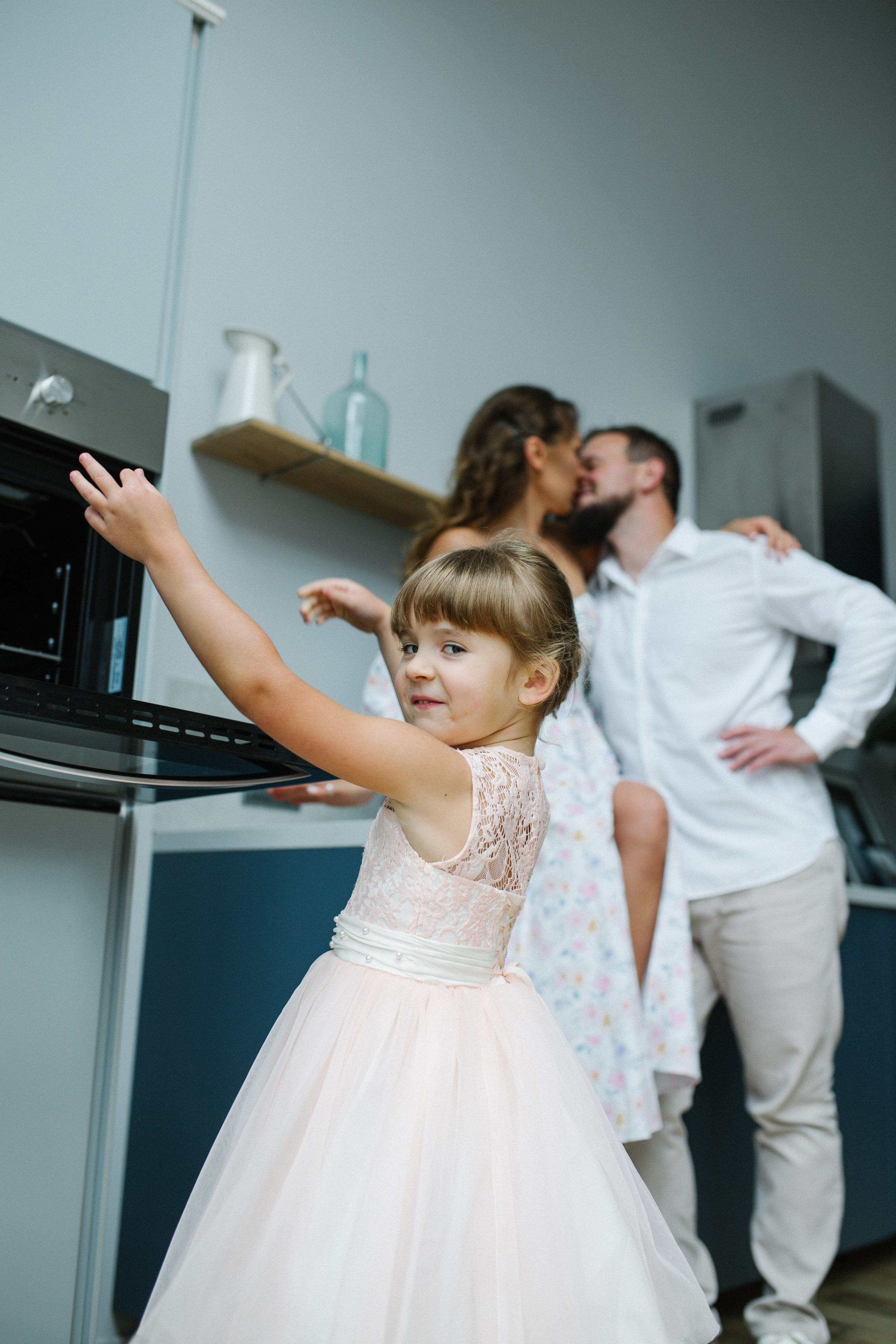 Купание с танцами на столе. Фотограф Оля Батист