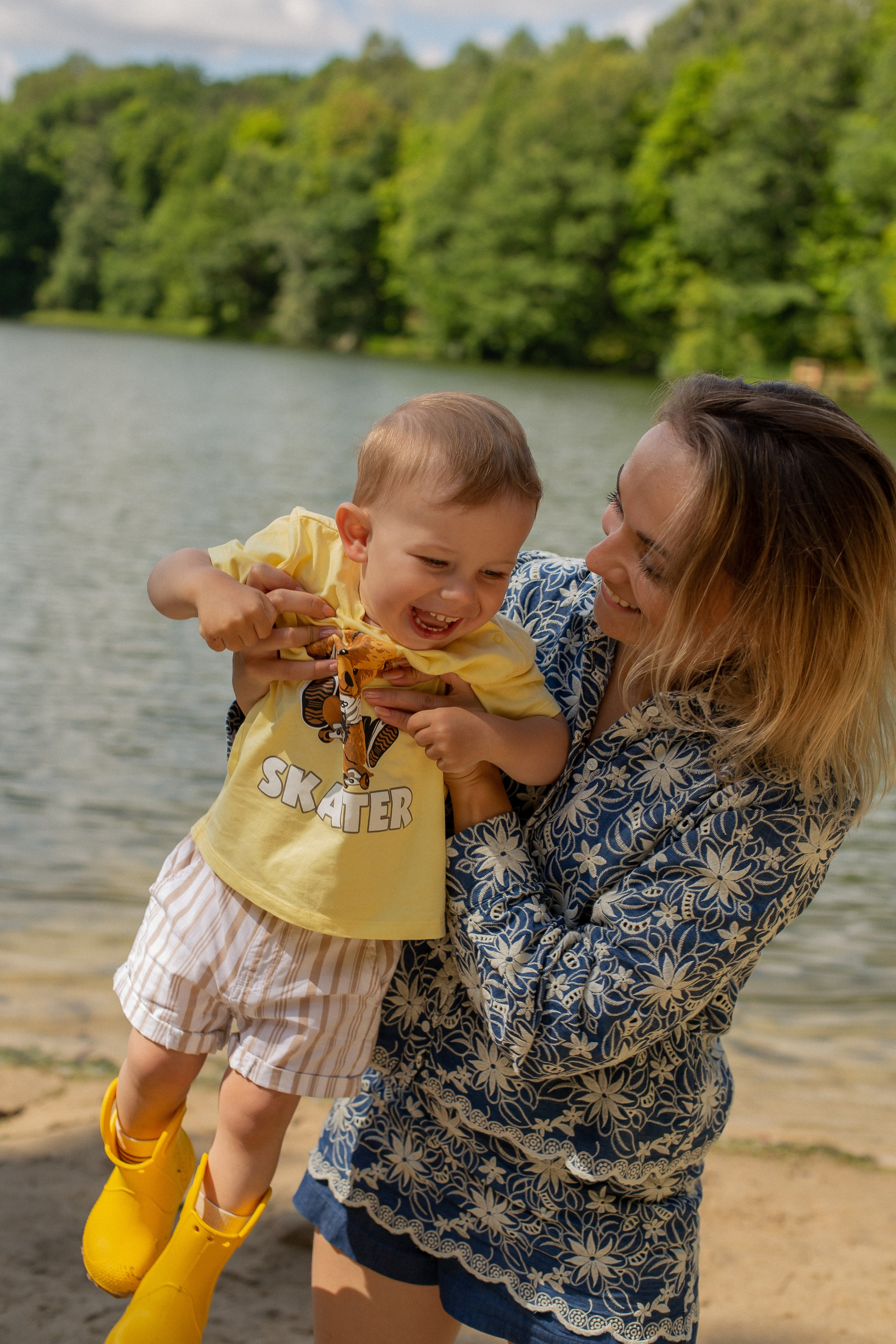 Sunny & Rainy. Fotograf u Crnoj Gori-porodično fotografisanje sa djecom, lovestory, nekretnine