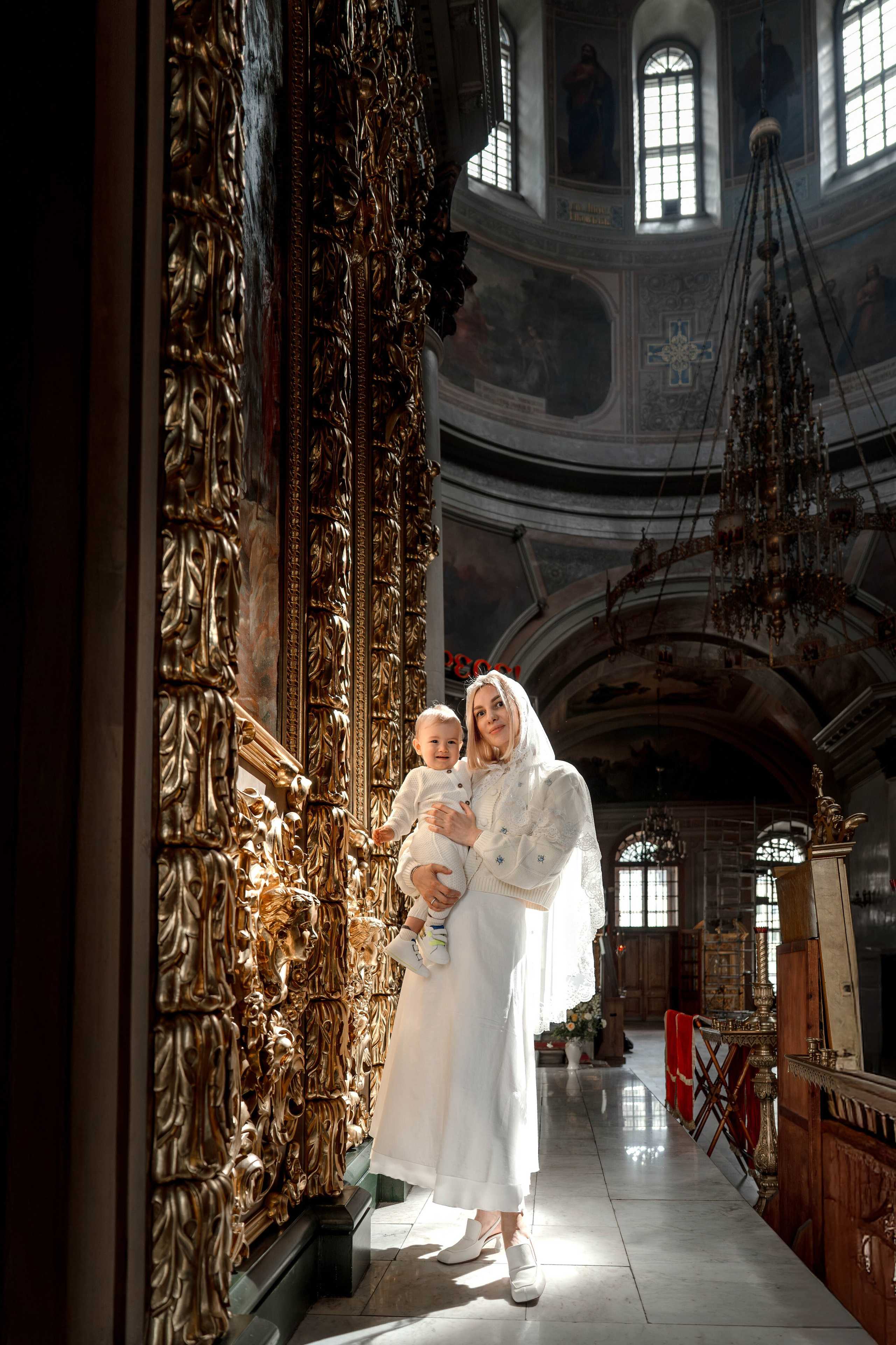 Крещение в Храме Большое Вознесение у Никитских Ворот. Фото- и видеосъёмка крещения и венчания. Фотограф на крещение Москва