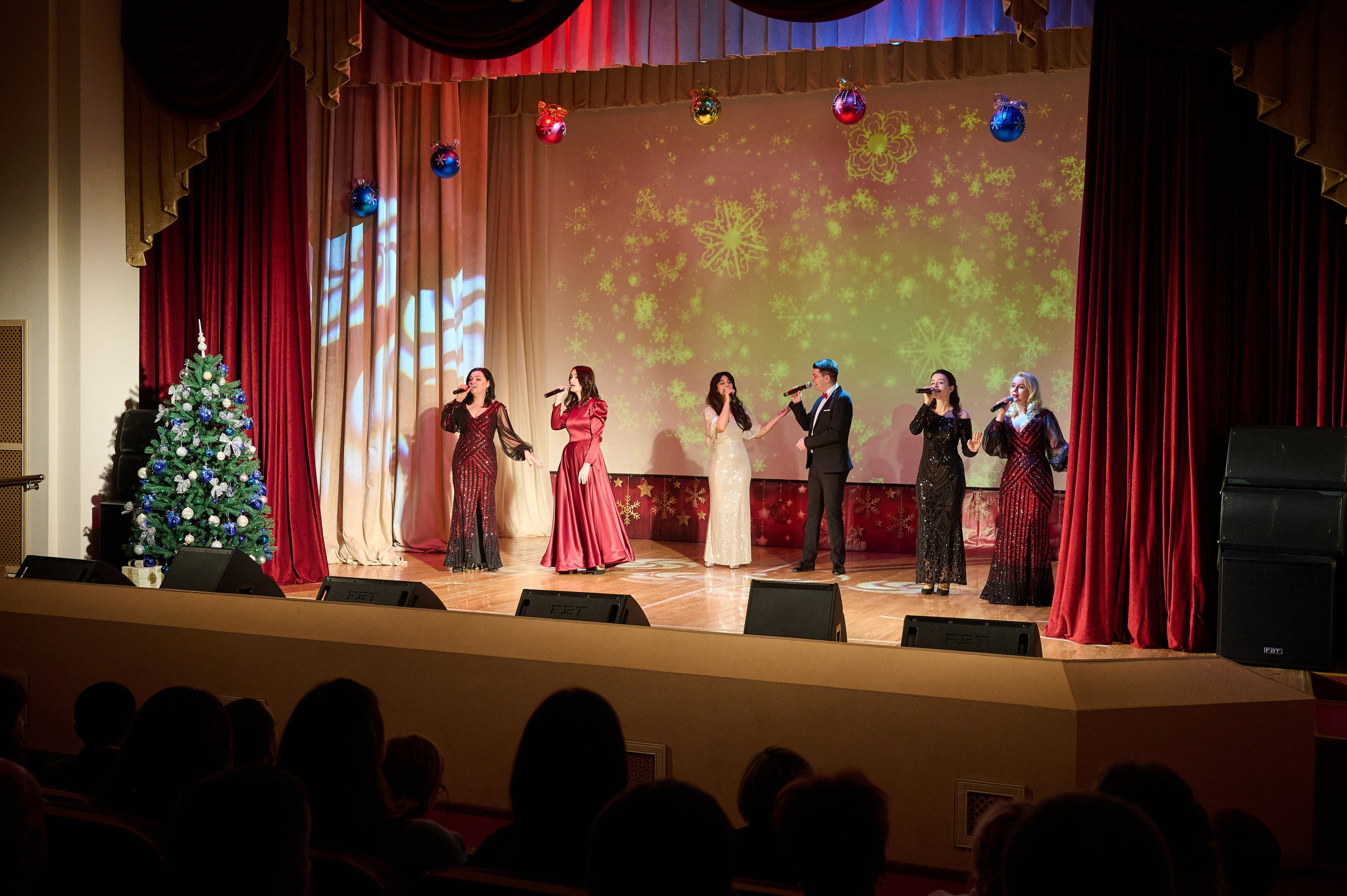 Концерт НГ В ДК. Жизнь курорта Кабардинка в фотографиях