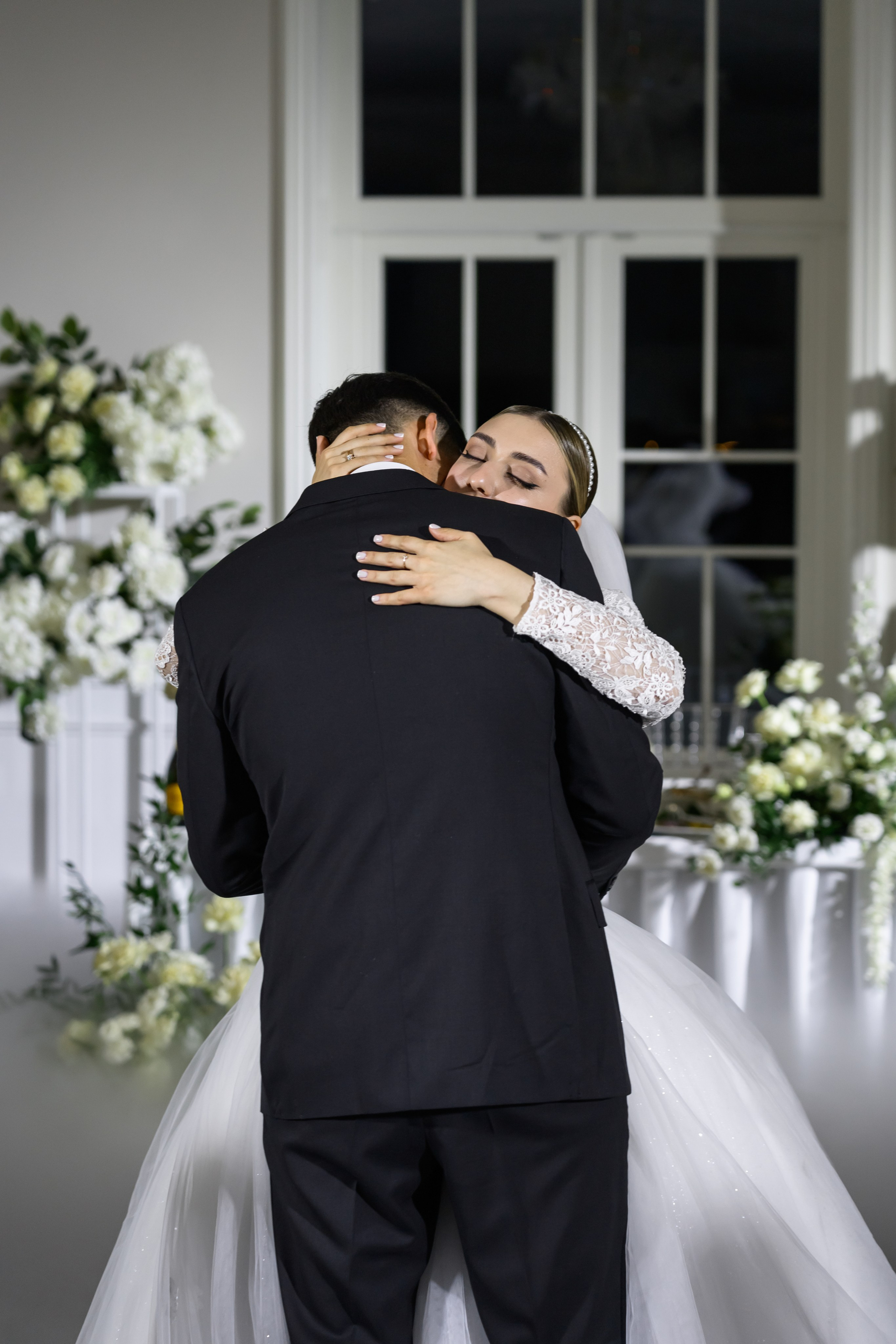 Свадебная фотосессия в усадьбе Остафьево. Свадебный фотограф Москва Юрий Кульман