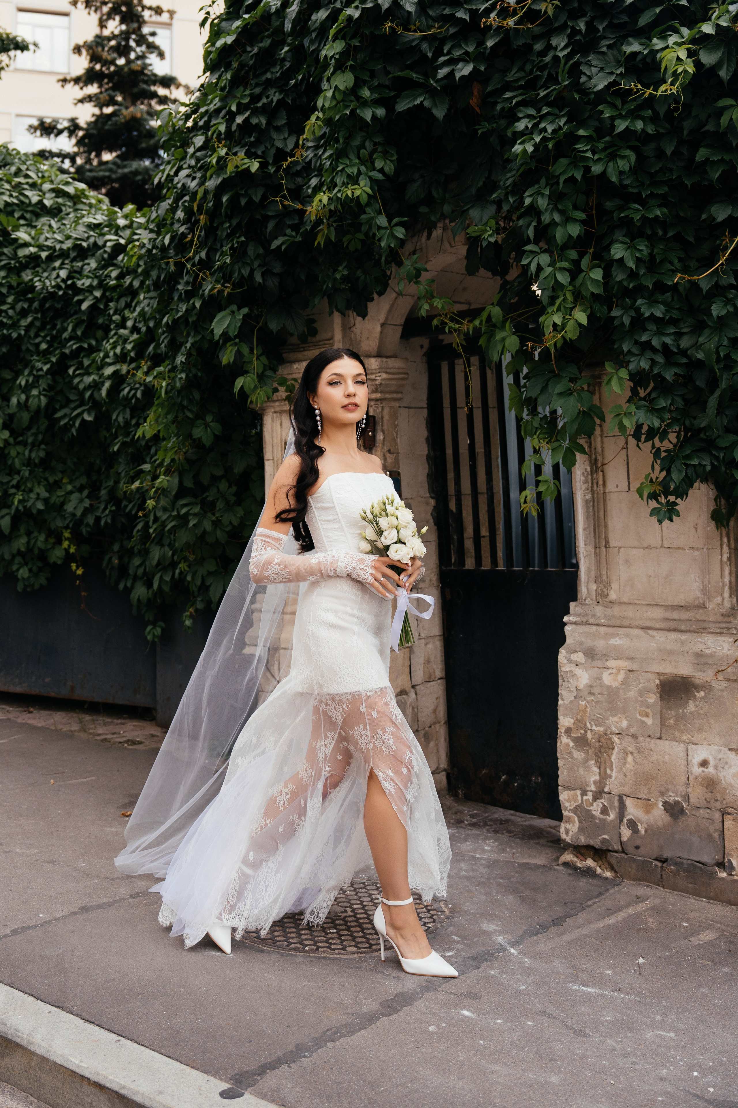 Свадебная фотосессия в Москве у высотки на Котельнической набережной. Свадебный фотограф в Москве Анна Полушина