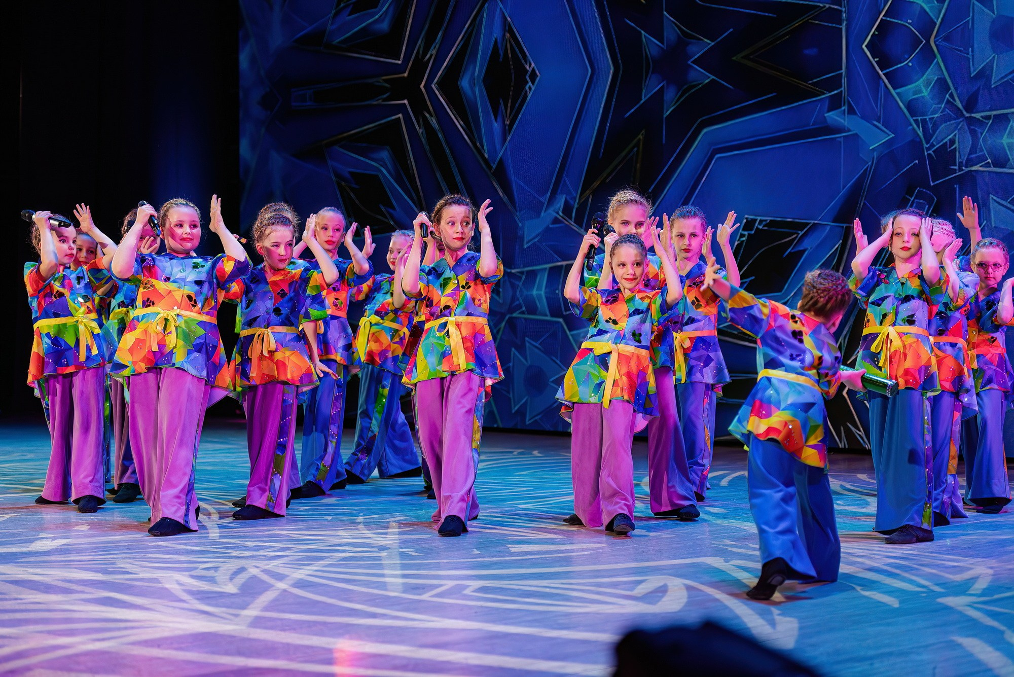 Отчетный концерт Образцового коллектива Алтая театра эстрадной песни «Созвездие». Свадебный и репортажный фотограф Никита Сницарев в Барнауле