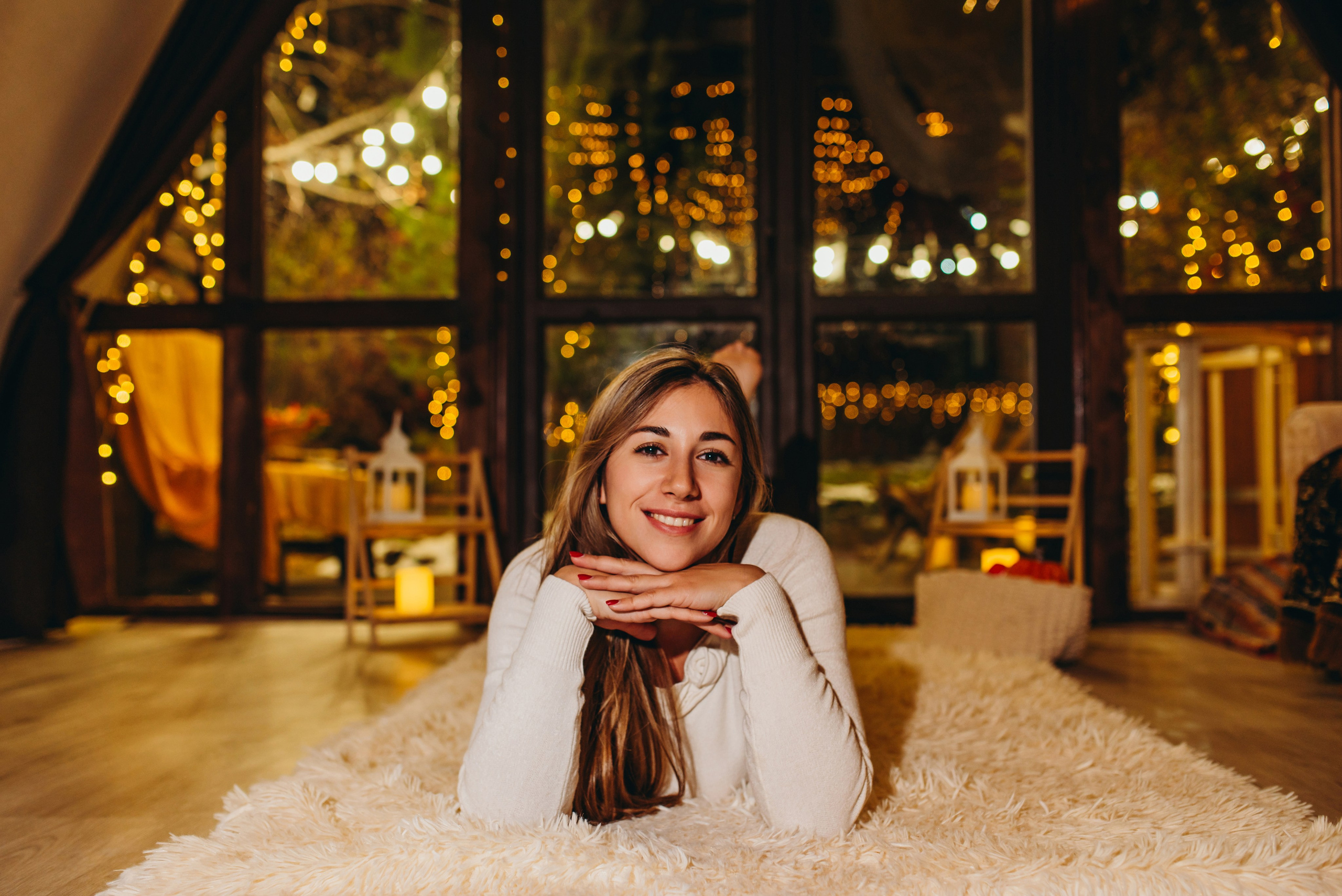 Осенняя фотосессия с вечерними огоньками в загородной локации в Иркутске