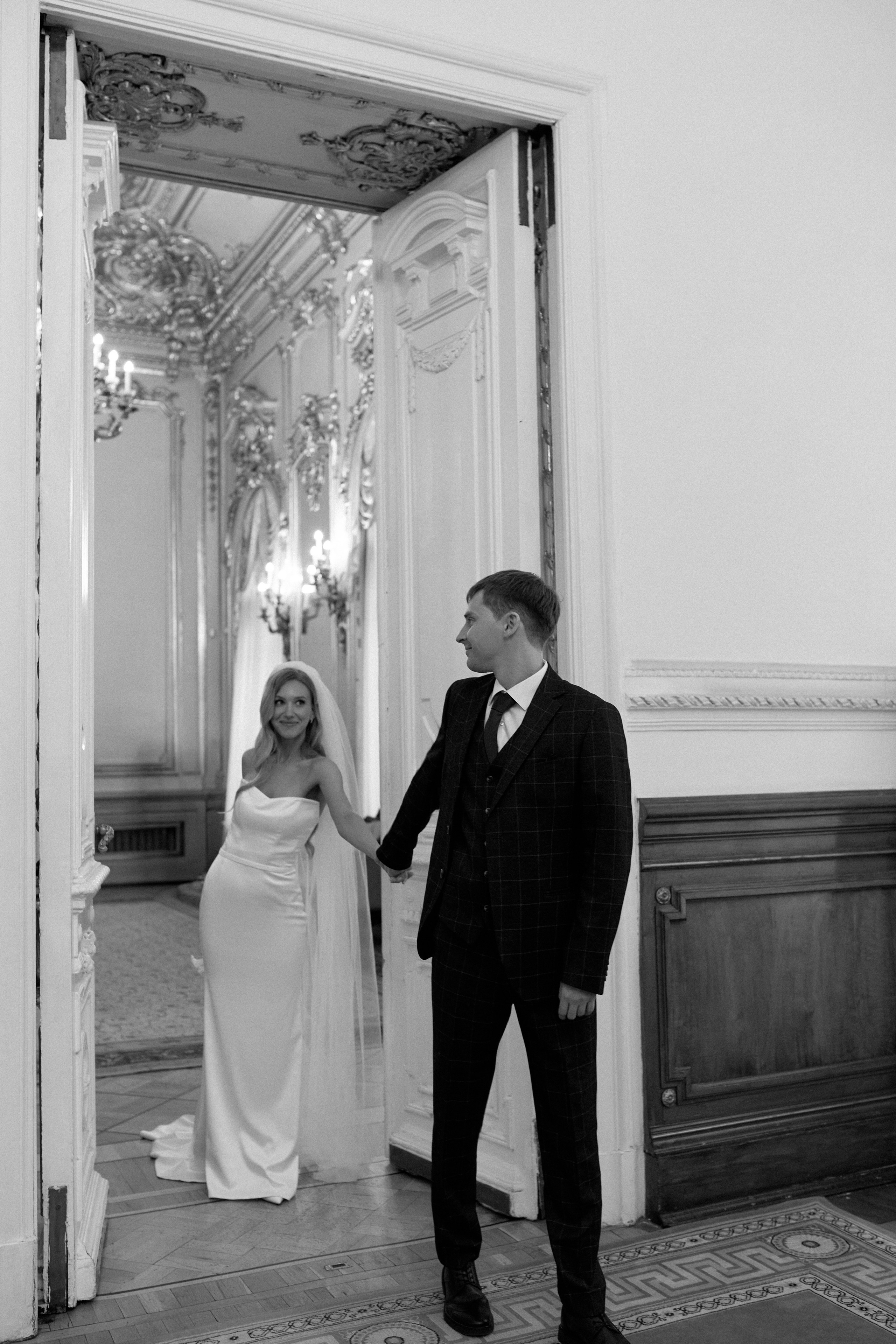 Свадебная фотосессия в Дворце Бракосочетания № 1. Сестры Карабаза. Фотографы и ретушеры в Москве и Санкт-Петербурге