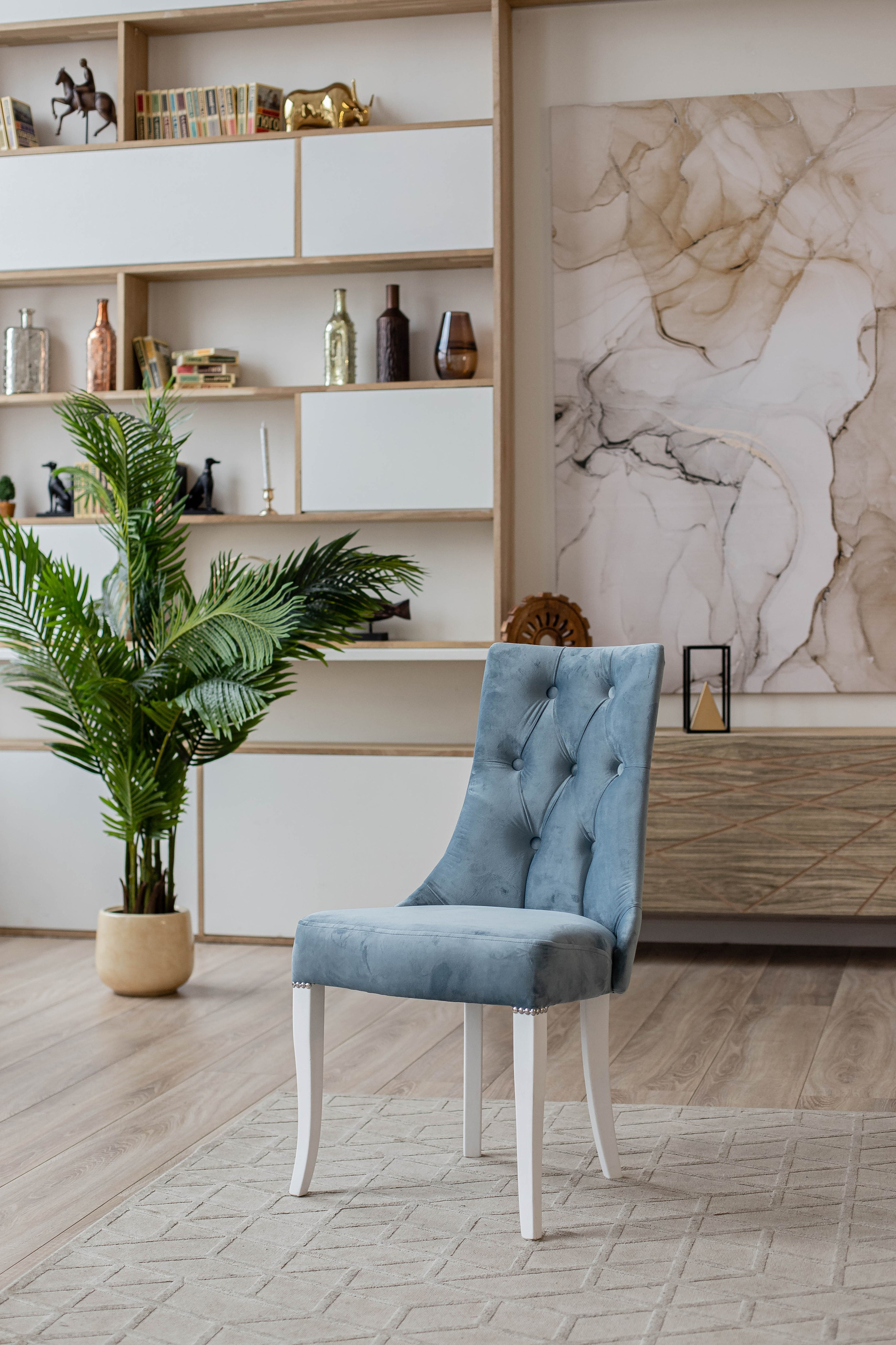 Стулья. Фотограф