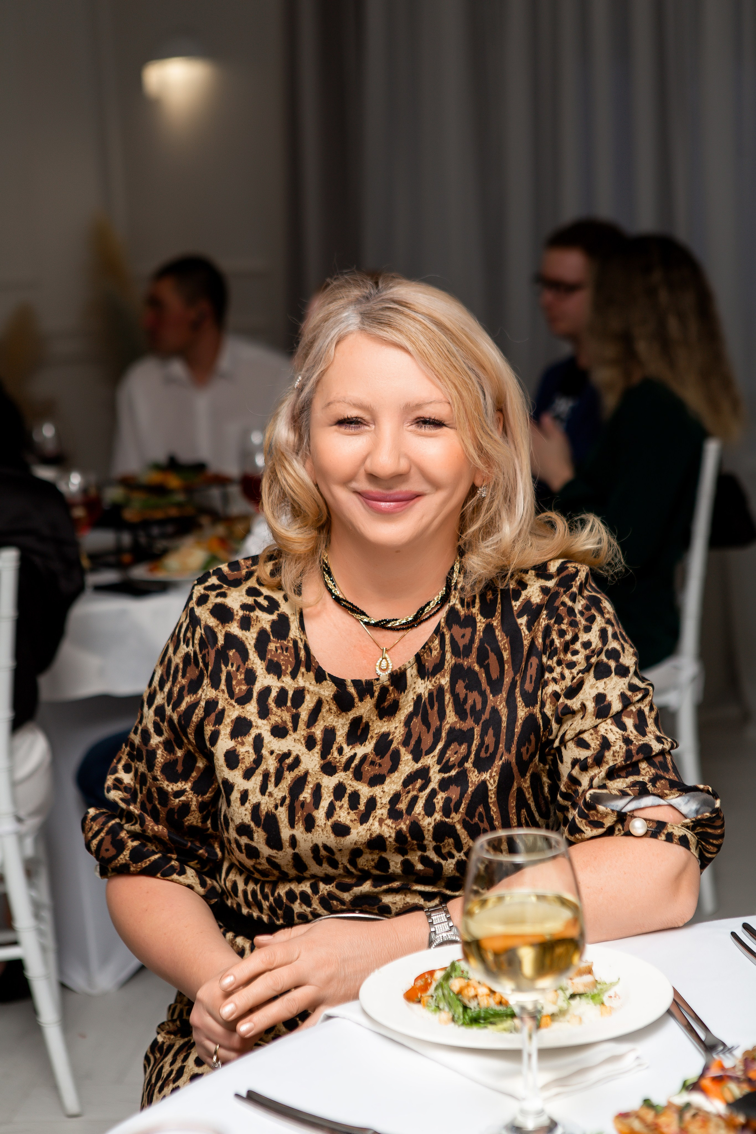 Юбилей стоматологии. Контент фотограф, съемка для маркетплейсов, фуд съемка и репортажи в Новосибирске Ралия Галеева