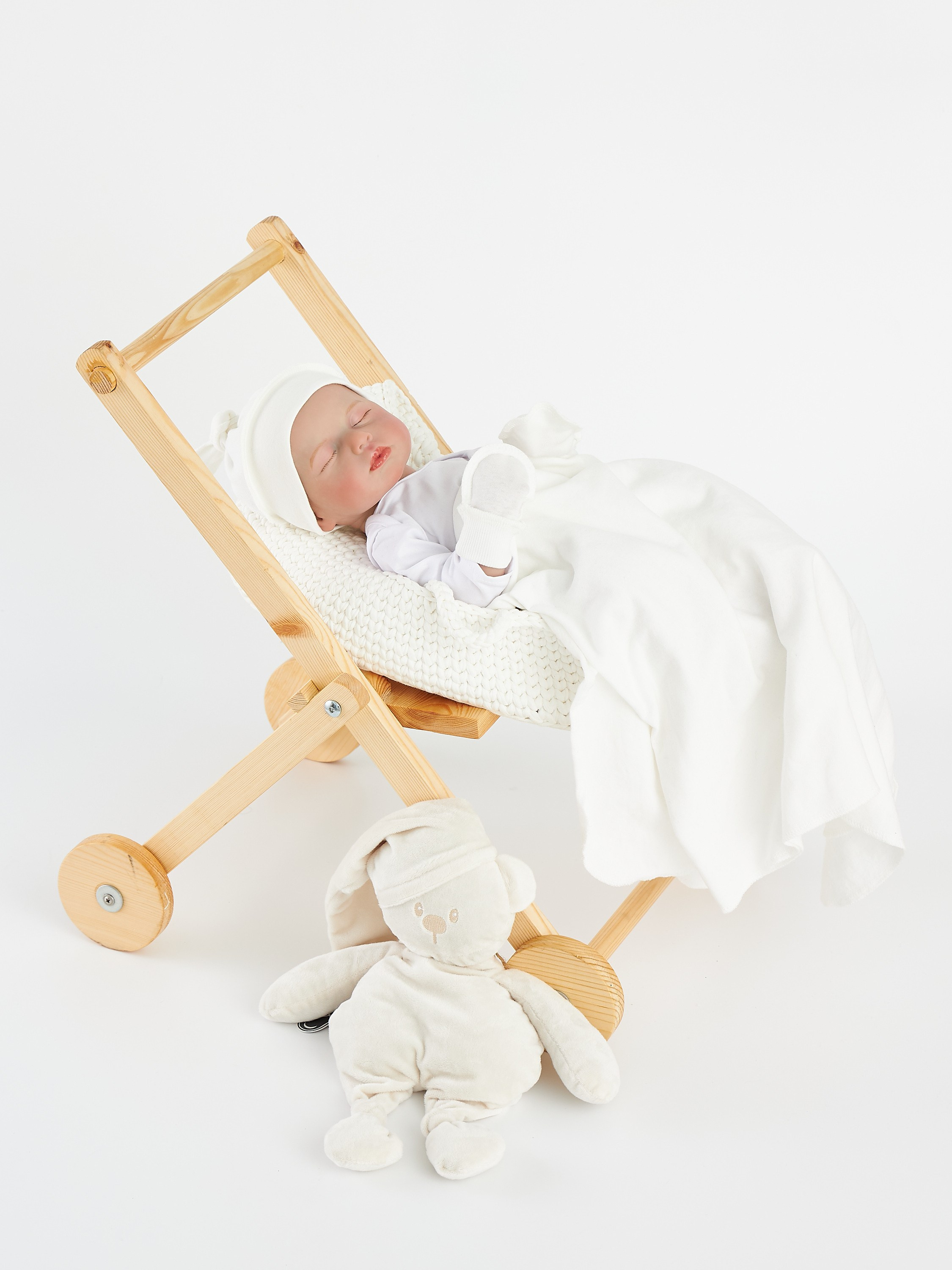 Фотосъемка детской одежды раскладкой для маркетплейсов. Алексей Темнов — фотограф в Пятигорске