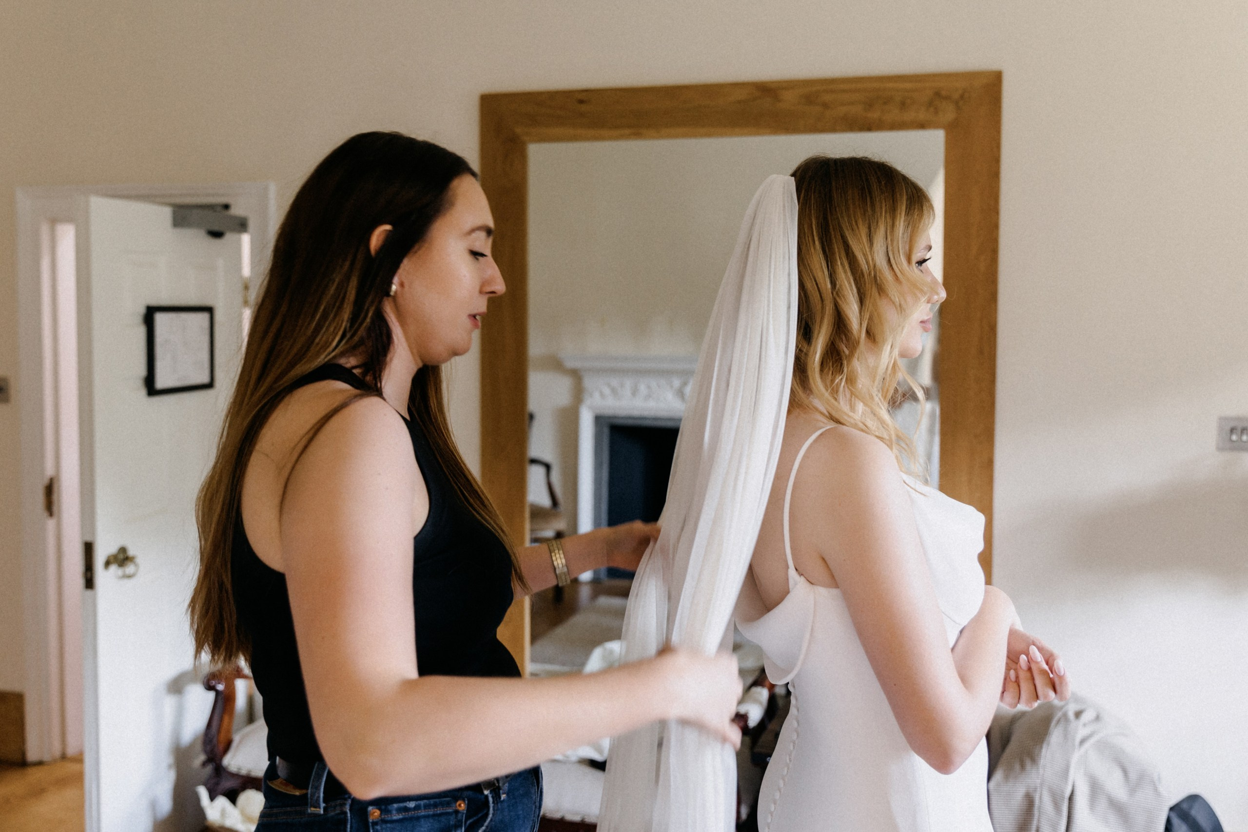 Ana & Tom Wedding at Notley Abbey. Moments Catchers — Wedding Photography & Video Duo in London