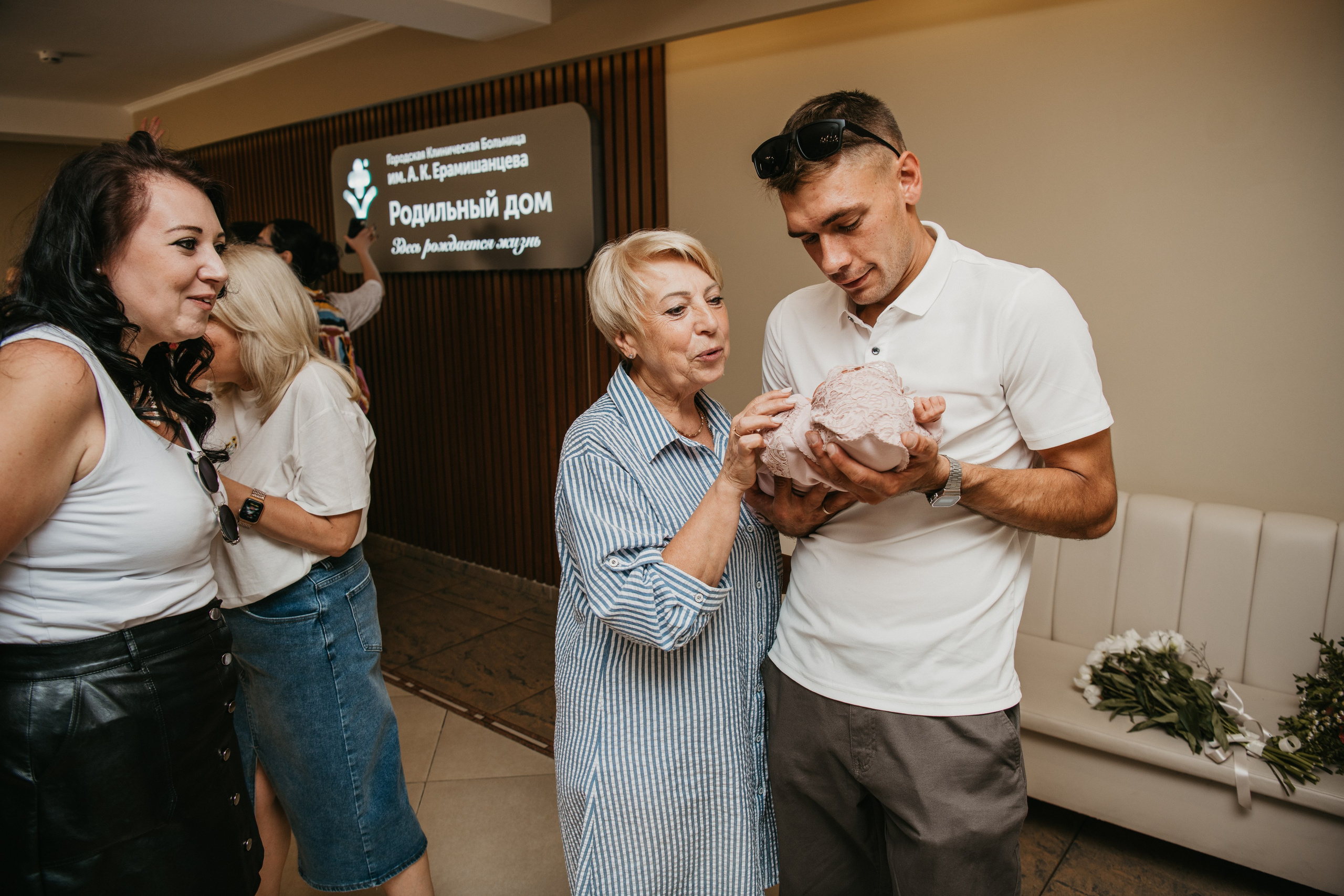 Выписка Ариночки. Ерамишанцква. Фотограф на выписку из роддома в Москве и МО