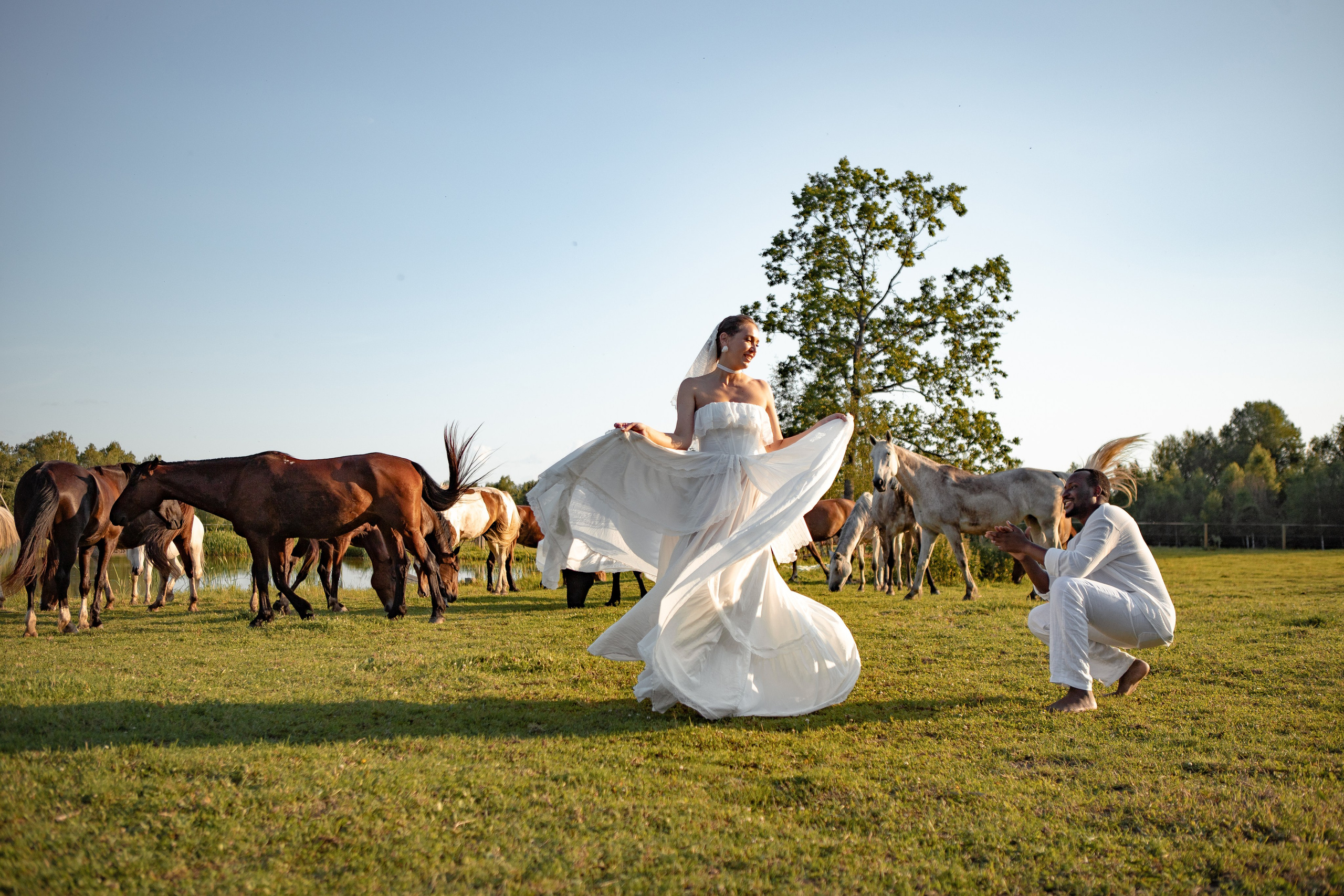 Свадебная фотосессия в Москве и Подмосковье. Свадебная фотосессия с лошадьми. Необычная фотосессия. Идеи для фотосъемки. Фотосессия на улице. Лучший фотограф Москвы.
