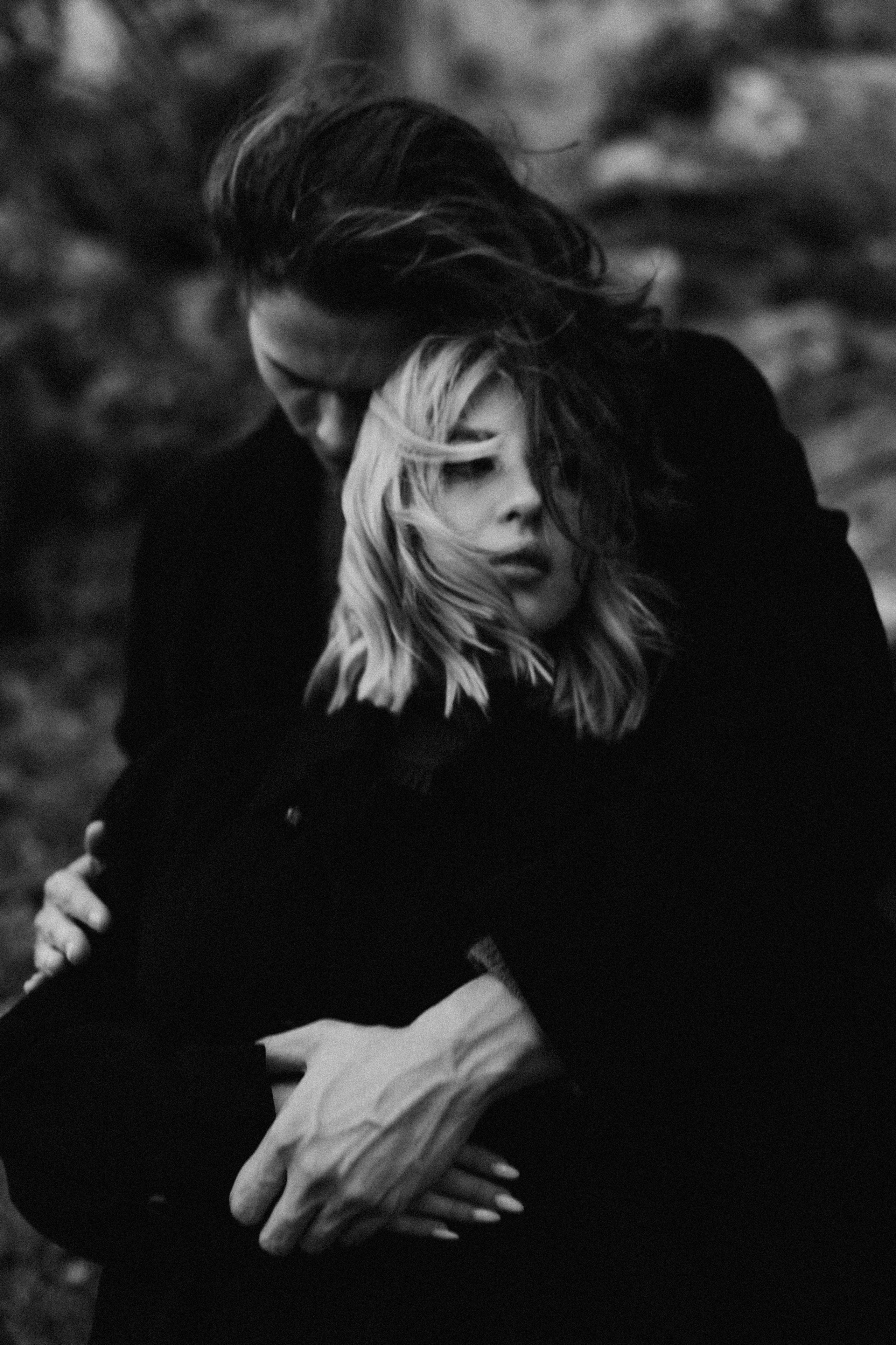 Свадебный фотограф с опытом: натуральные, нежные снимки. Фотосъемка вашего дня от сборов до банкета. Портреты, живые эмоции, важные моменты. Эстетика, свет и внимание к деталям.