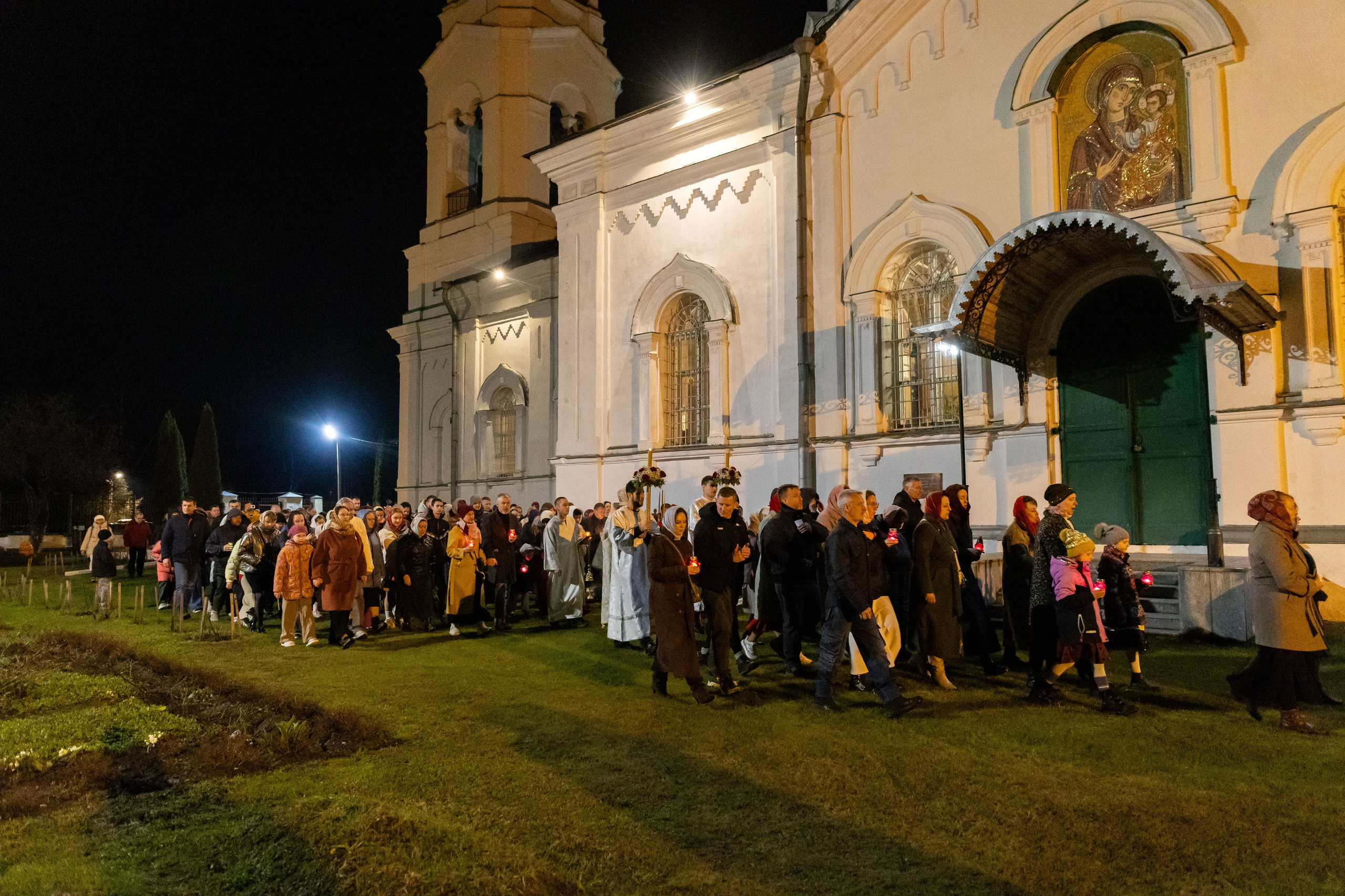 Пасха Воскресенский храм с Ашитково. Семейный и детский фотограф Анна Петракова