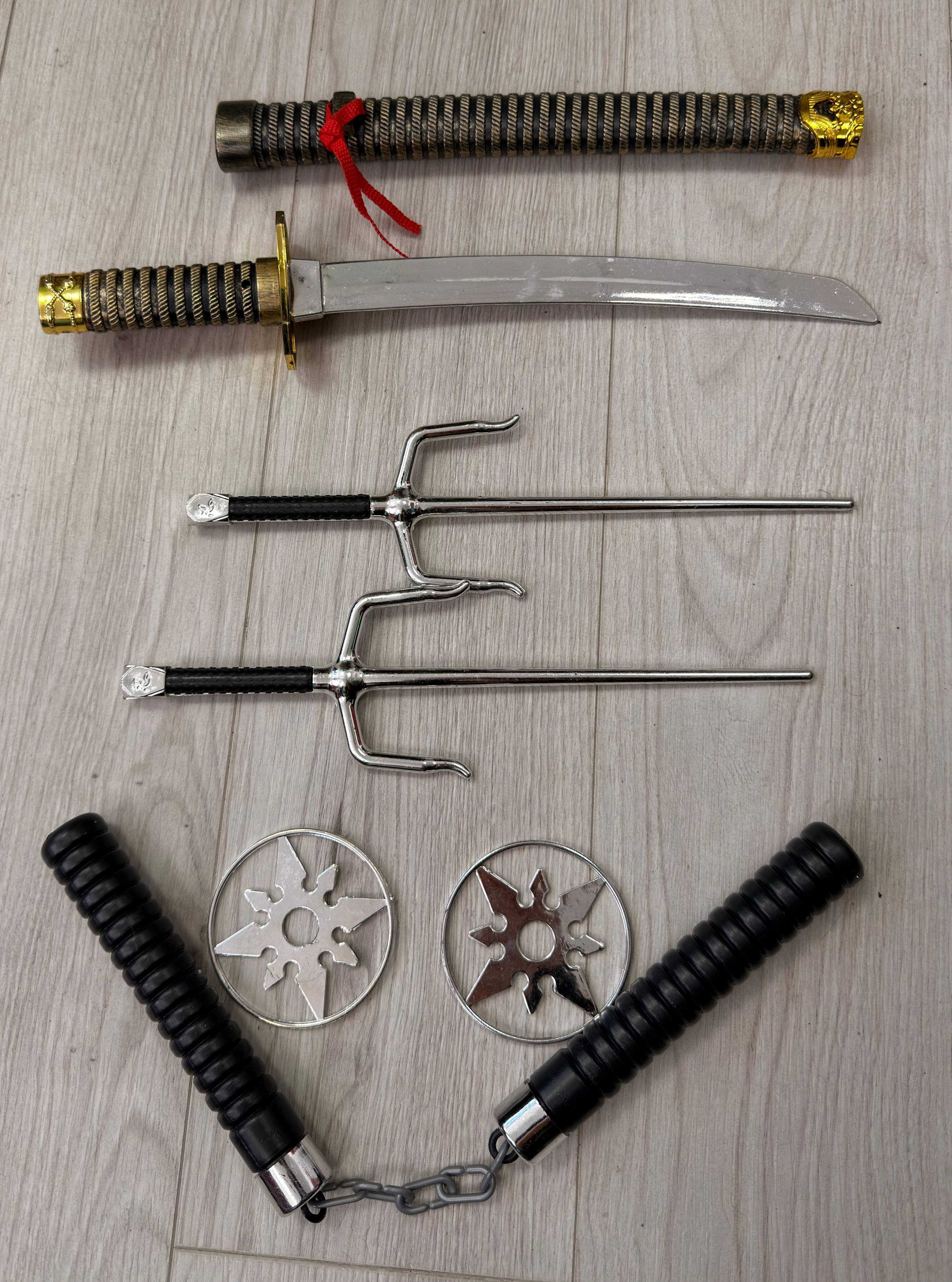 Оружейная в аренду. Аренда костюмов, платьев и реквизита для фотосессий на Камчатке