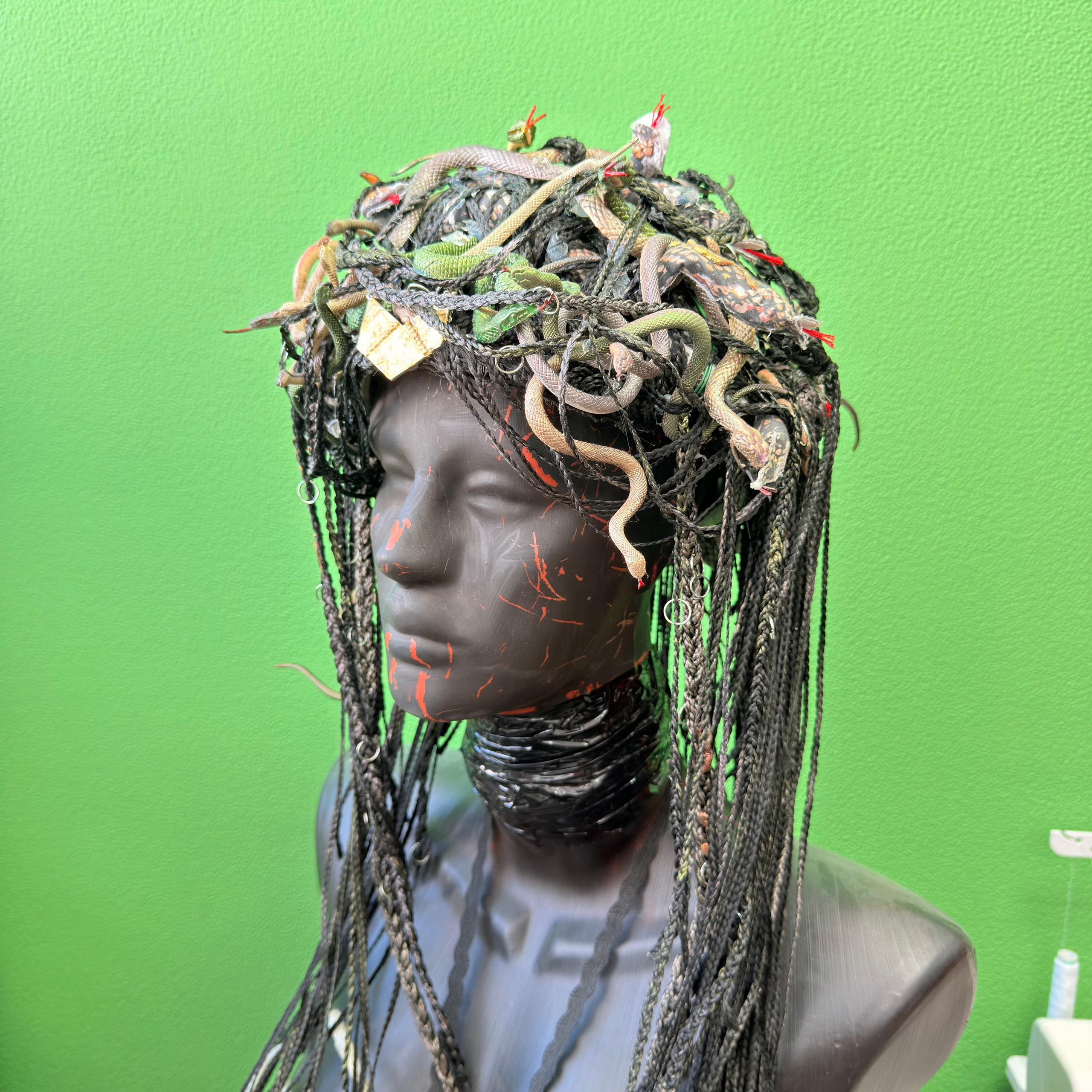 Головные уборы в аренду. Аренда костюмов, платьев и реквизита для фотосессий на Камчатке