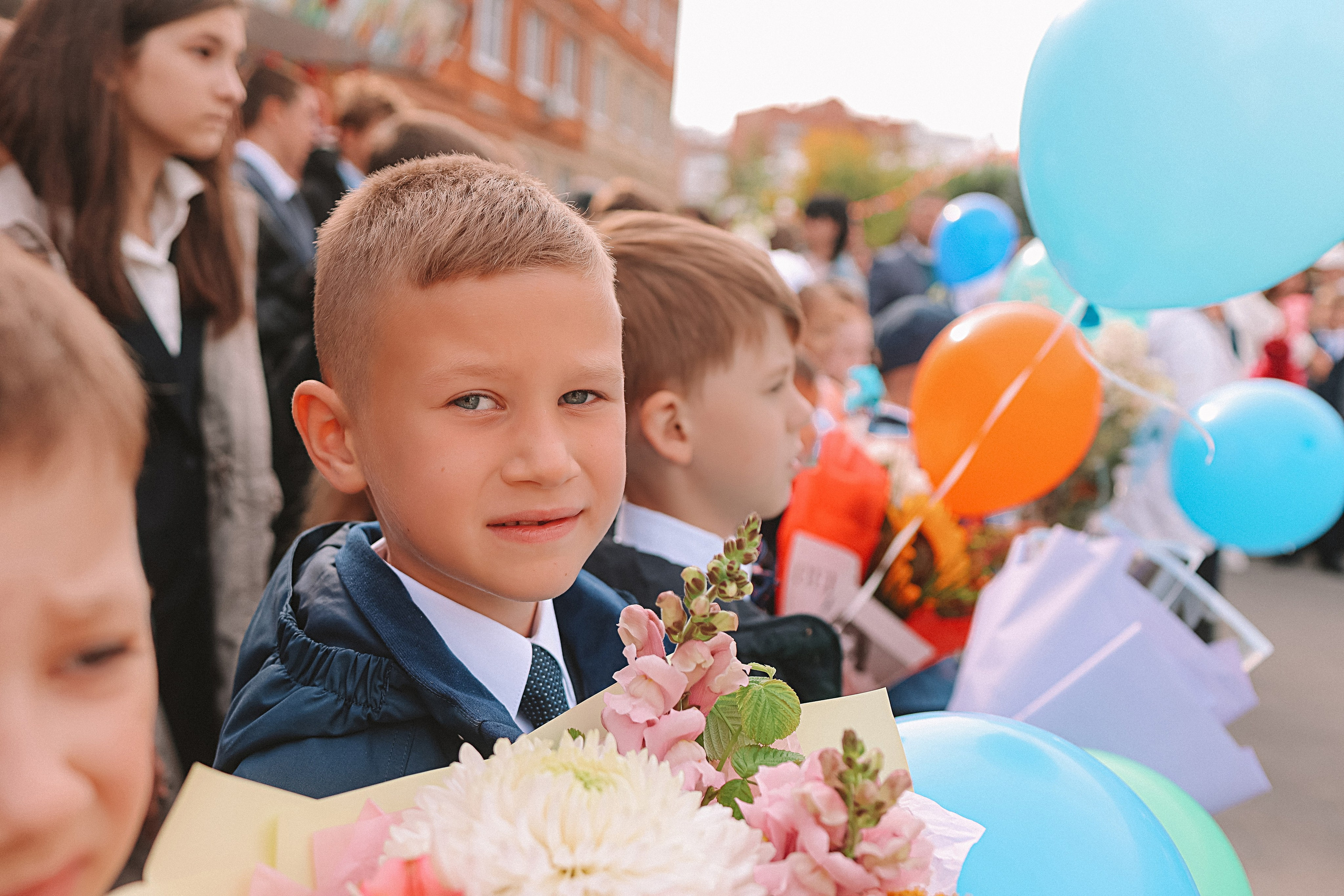 1 сентября линейка+кл час+портреты. Семейный фотограф Тюмень, фотограф на роды Салмина Мария