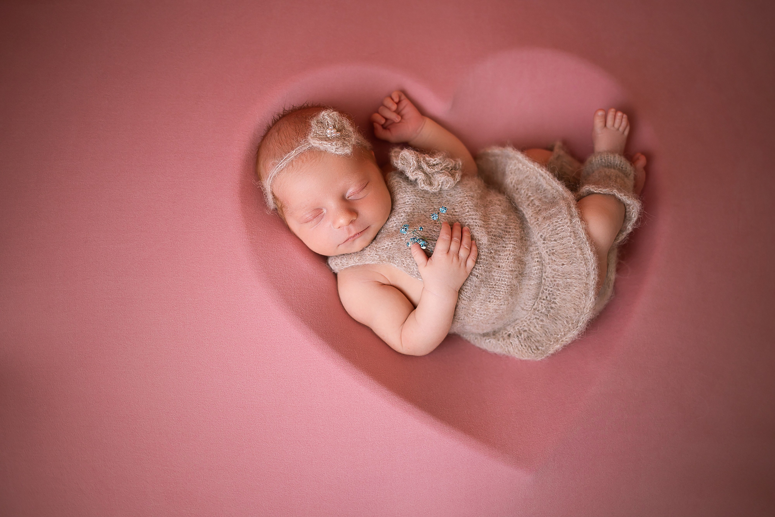 Фотосессия новорожденного. Фотограф новорожденных в Новосибирске