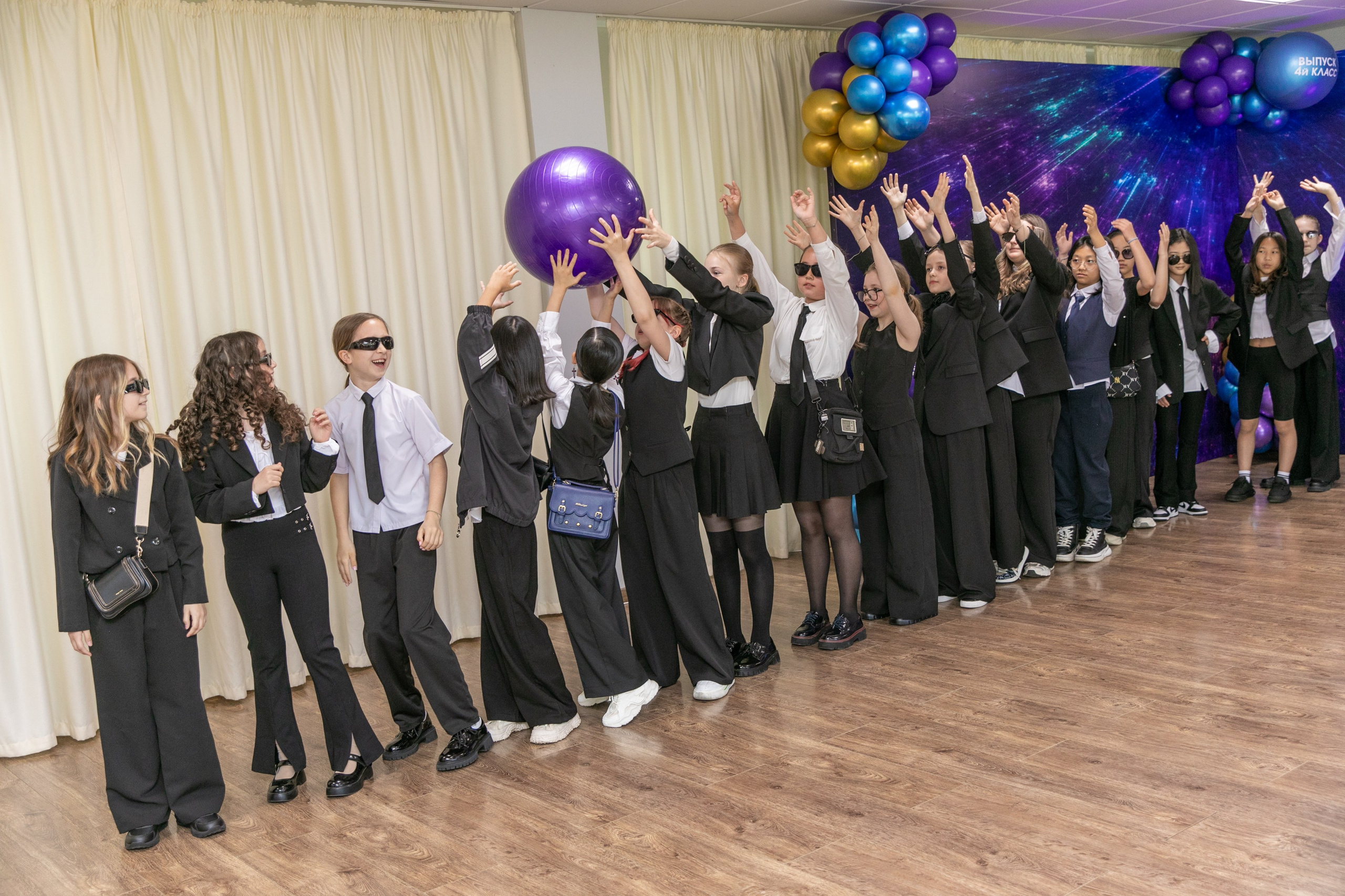 Выпускной 4 класс Гимназия 3 2025. Школьный и детский фотограф в Южно-Сахалинске Анастасия Лескова