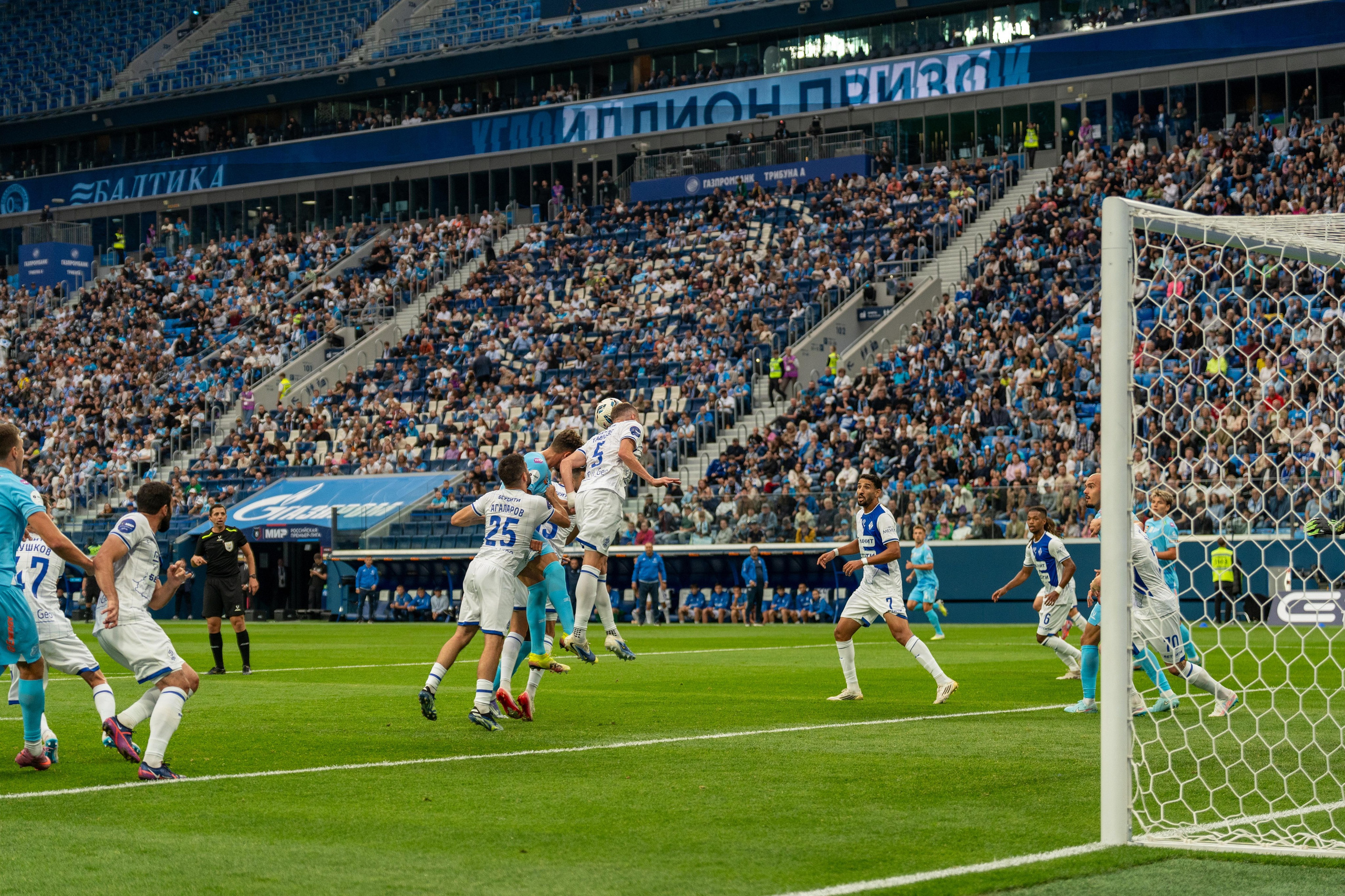 Спортивный фотограф Санкт-Петербург запечатлел атаку Зенита у ворот на Газпром Арене