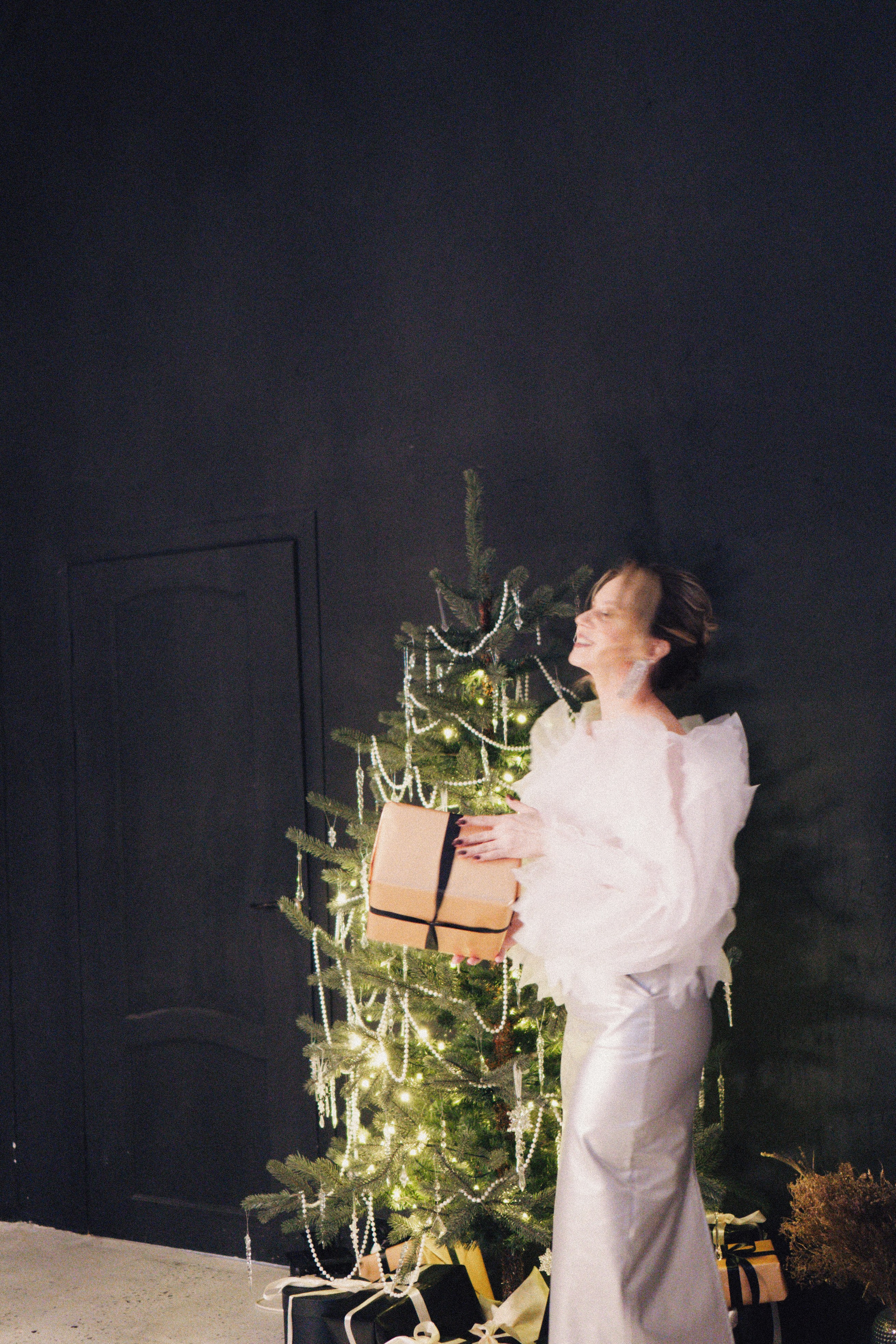 НОВОГОДНЯЯ ФОТОСЕСИИЯ В СТУДИИ ДЛЯ ДЕВУШКИ И ПРОГУЛКА ПО ЧЕРНЫШЕВСКОЙ. Профессиональный фотограф, Санкт-Петербург — Виктория Богомолова