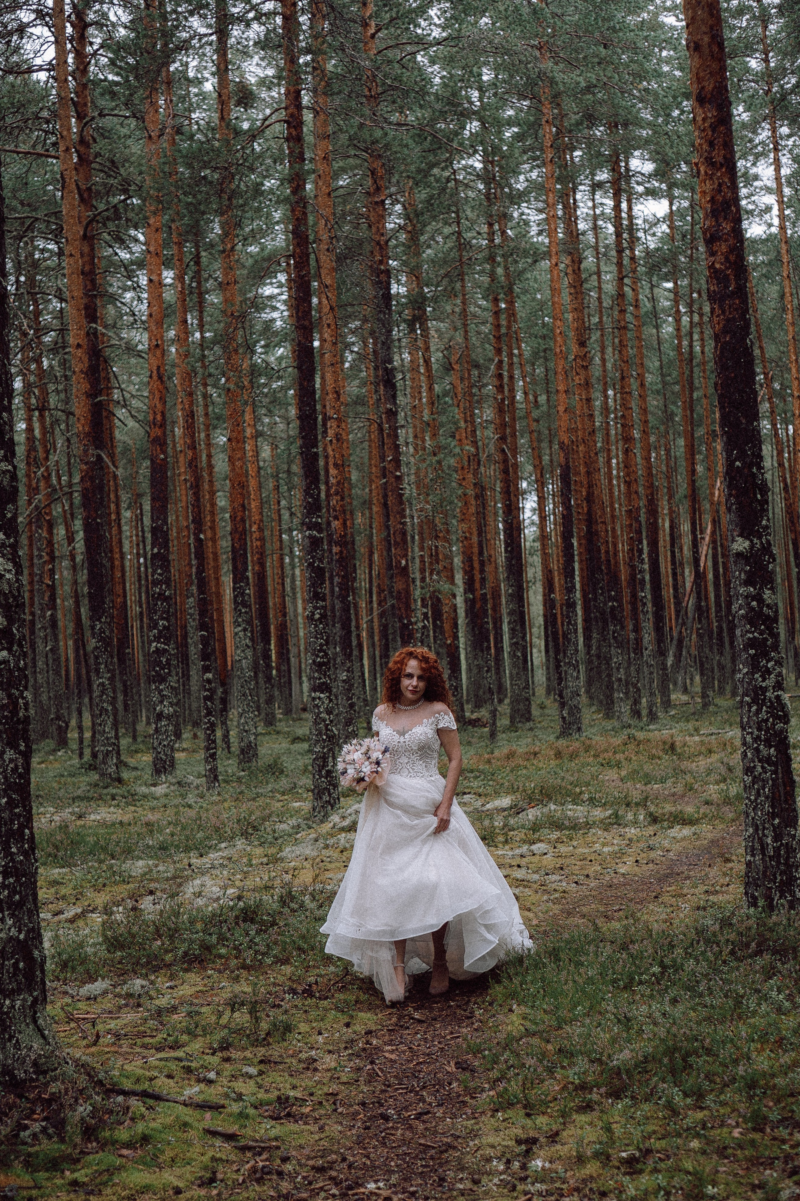 СВАДЕБНАЯ ФОТОСЕССИИЯ ПАРЫ В ГОРОДЕ ПРИОЗЕРСК В СОСНОВОМ ЛЕСУ И С ПИКАПОМ. Профессиональный фотограф, Санкт-Петербург — Виктория Богомолова