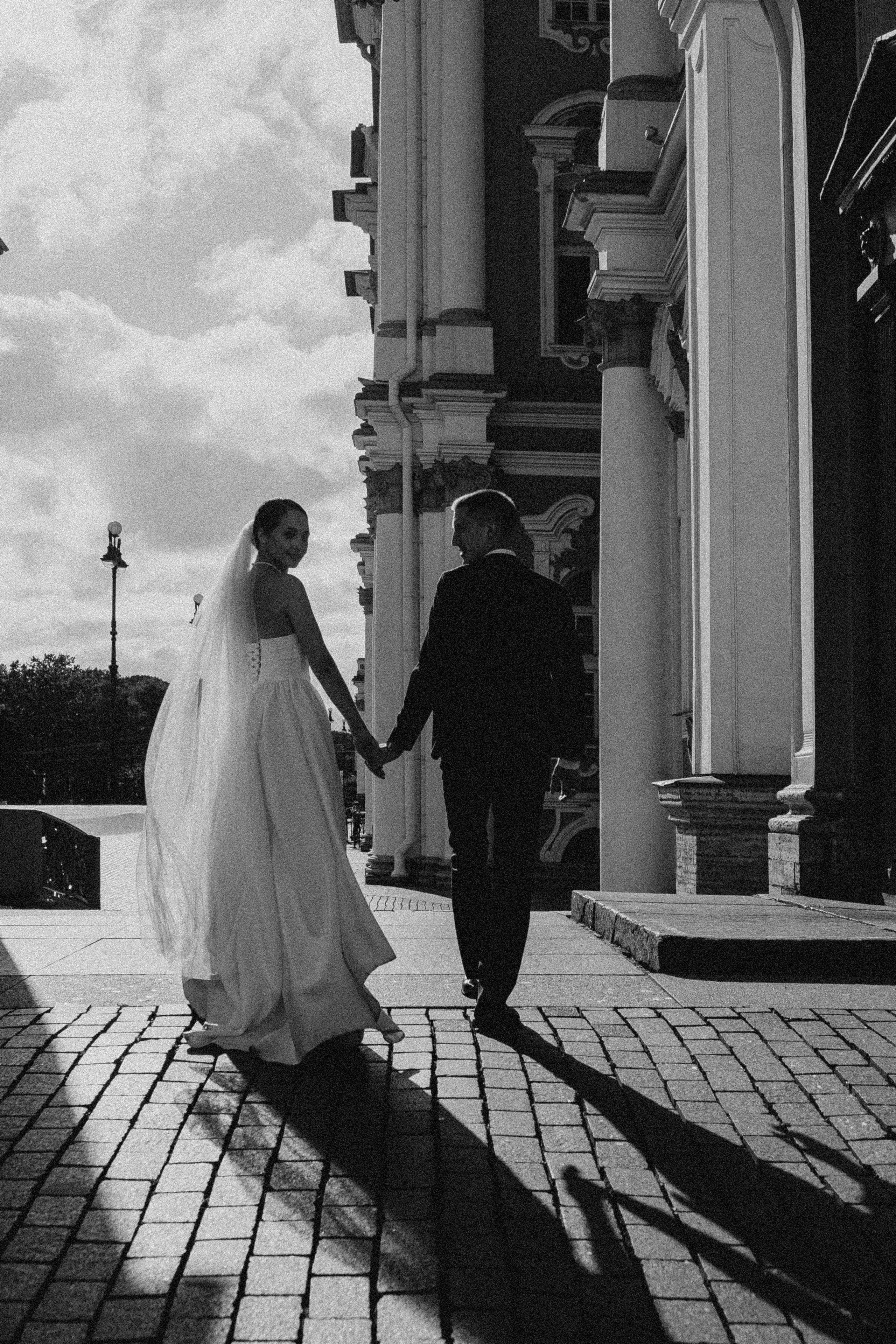 СВАДЕБНАЯ ПРОГУЛКА В САНТК-ПЕТЕРБУРГЕ (ИСАКИЕВСКИЙ СОБОР, ЗИМНЯЯ КАНАВКА, ЭРМИТАЖ И БОЛЬШАЯ МОРСКАЯ УЛИЦА). Профессиональный фотограф, Санкт-Петербург — Виктория Богомолова