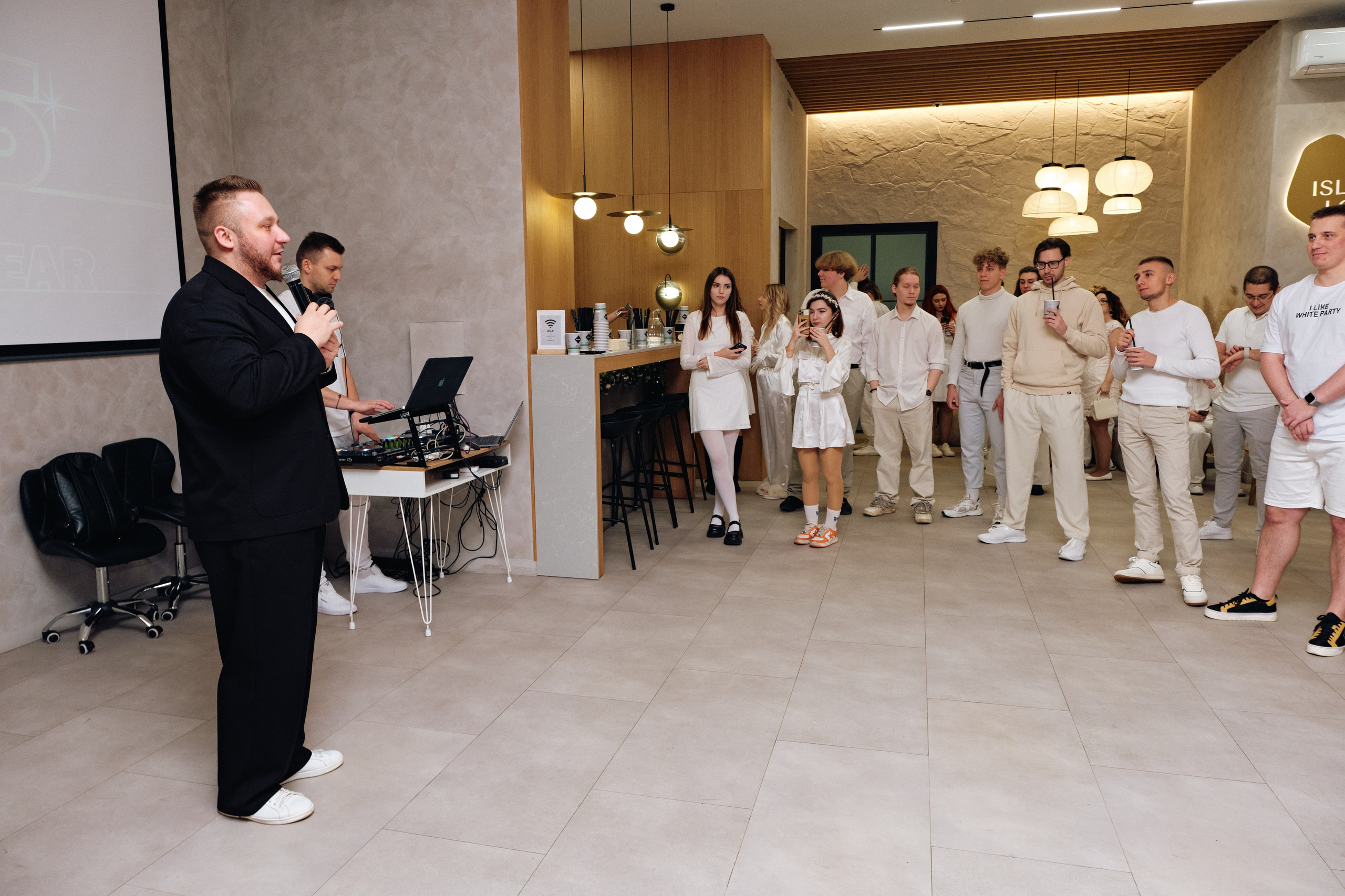 Корпоратив в белом компании Pride group. Семейные и свадебные фотосессии в СПб, в студии, на улице, на природе