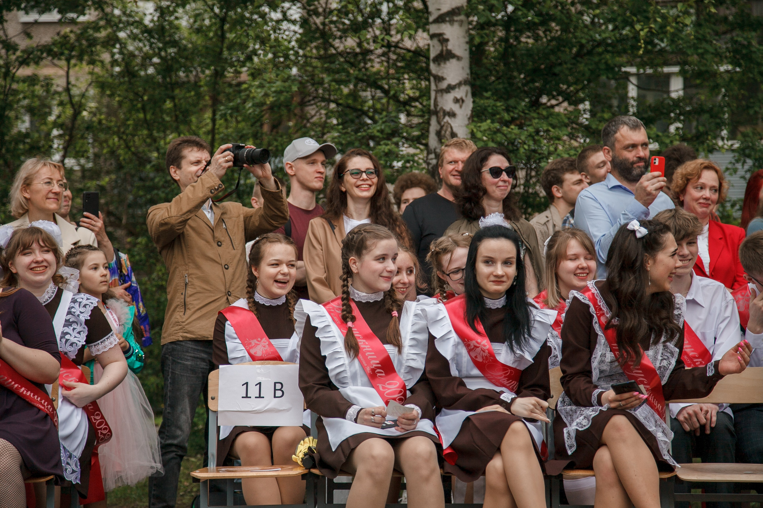 Последний звонок. Ирина Коновалова школьный фотограф. Выпускные альбомы Ярославль