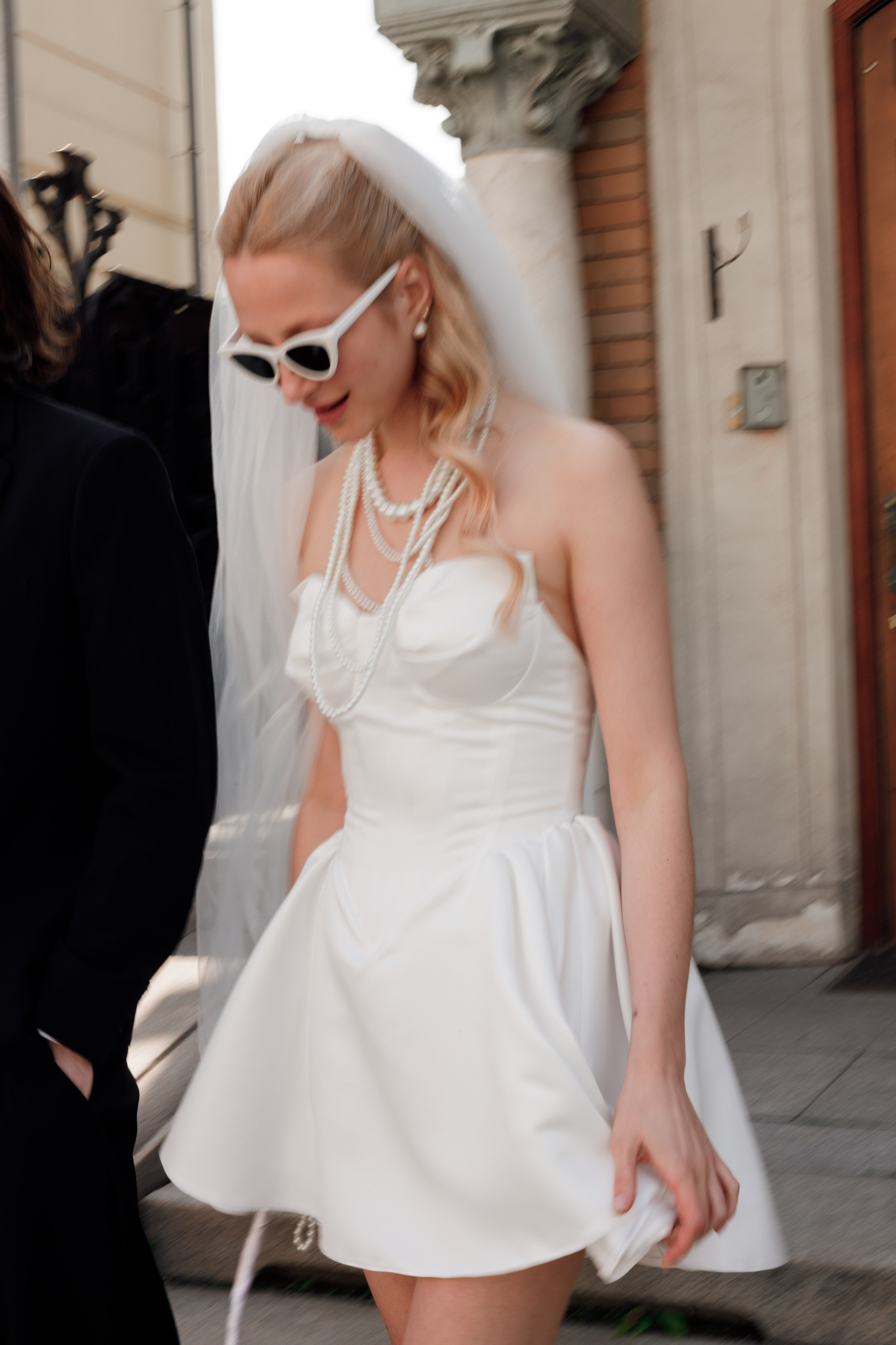 Свадебная фотосессия с автомобилем в центре Москвы, фотограф свадьбам Москва