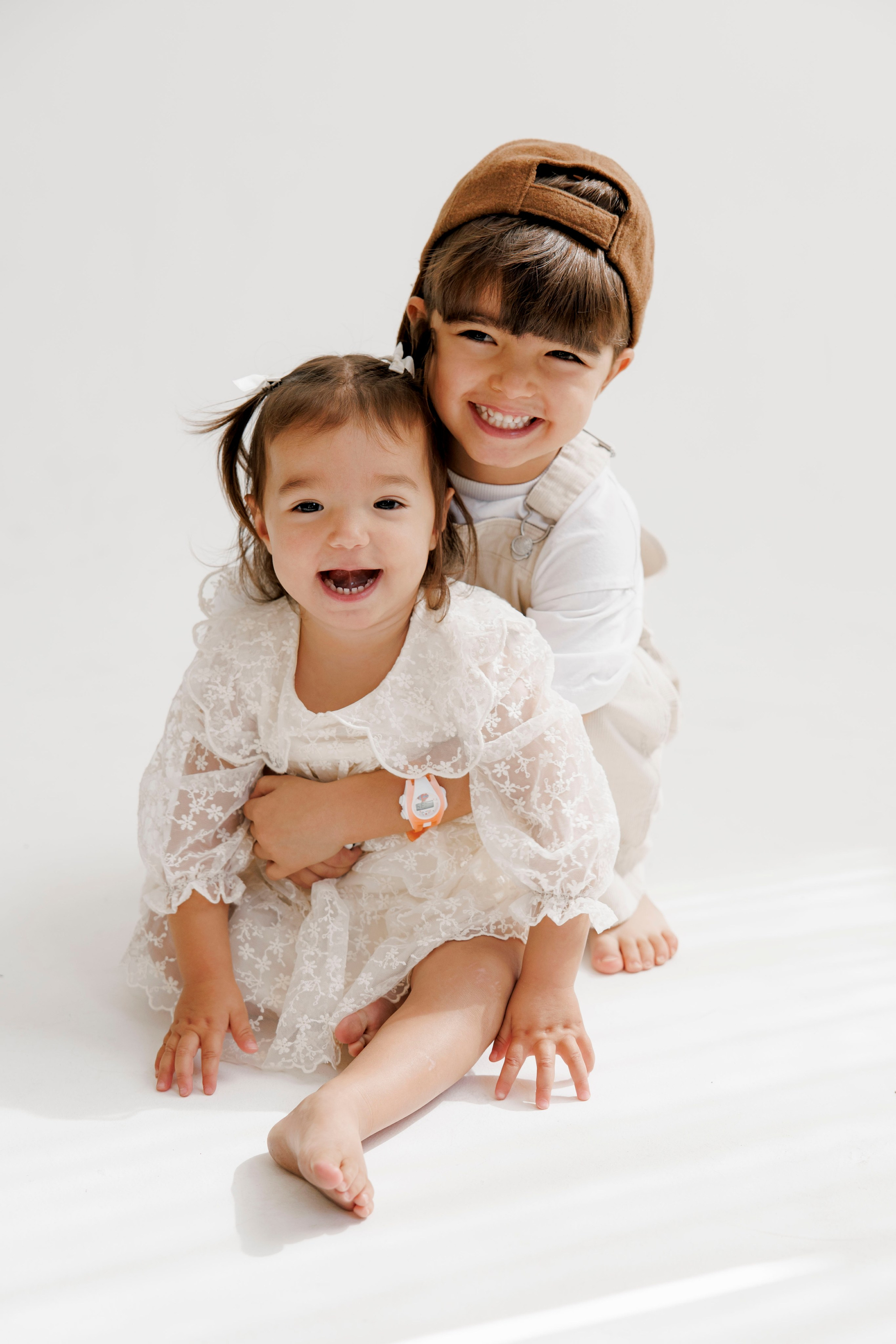 Family photoshoot inside the studio. Wedding and family photographer