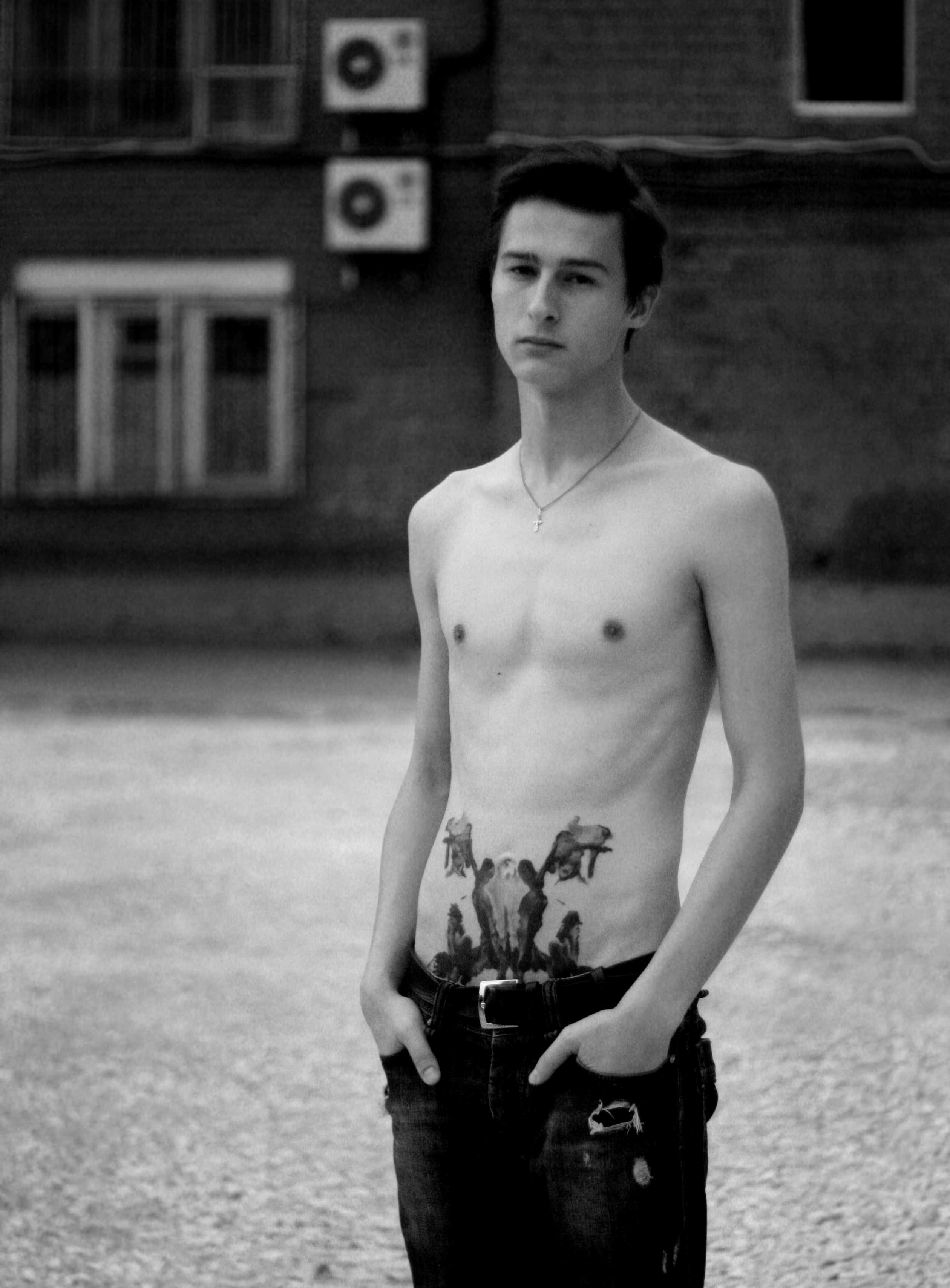 фото героя, фото как в пинтерест, парень с тату, мужчина с тату